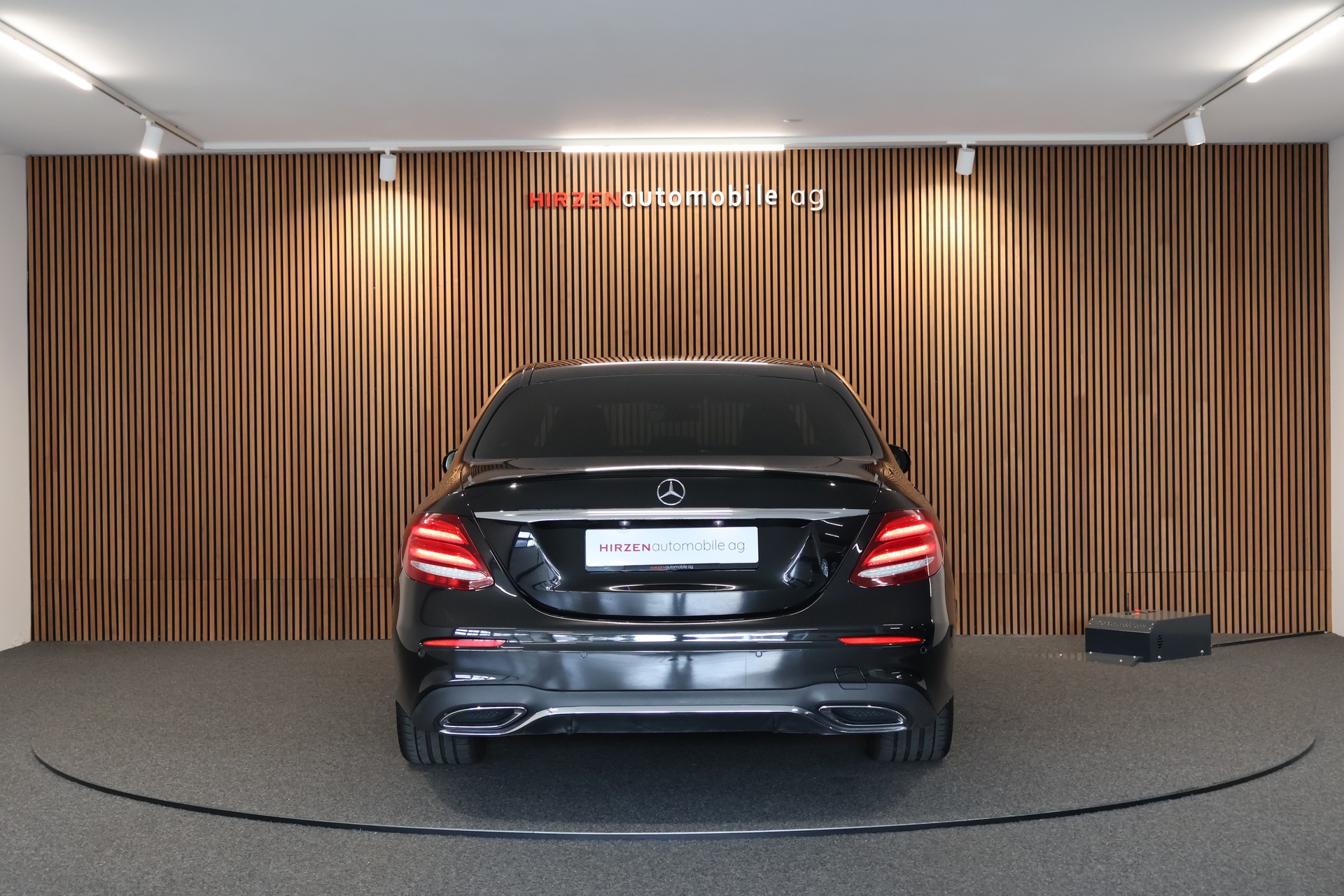 MERCEDES-BENZ E 220 d AMG Line 9G-Tronic-image-3