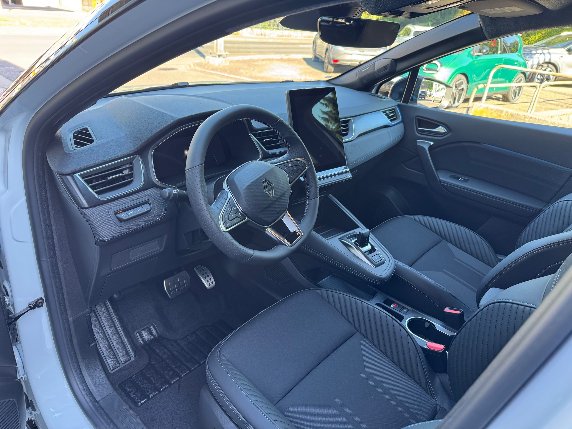 RENAULT Captur 1.8 E-Tech 160 Esprit Alpine DHT-image-11