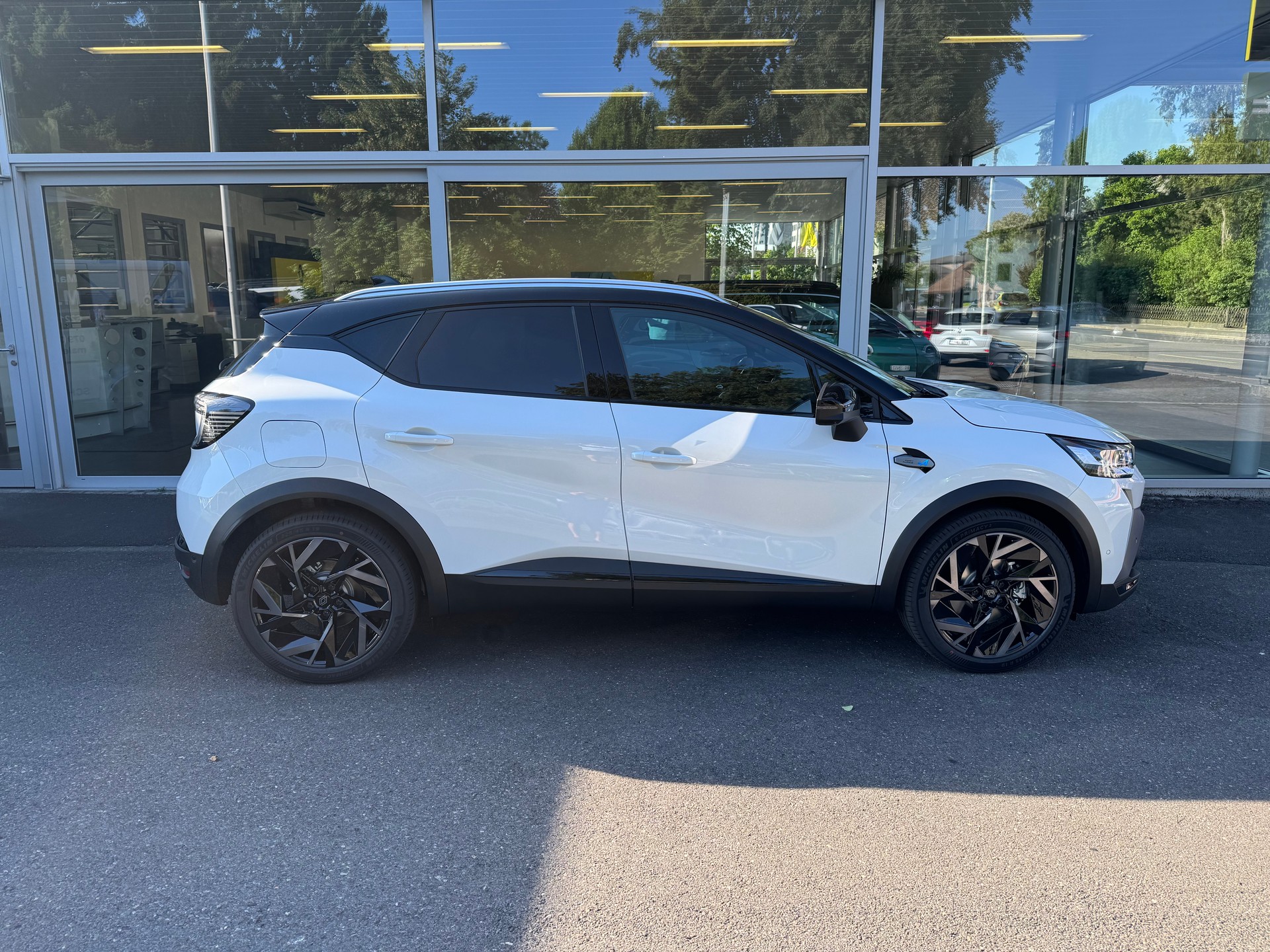 RENAULT Captur 1.8 E-Tech 160 Esprit Alpine DHT-image-1