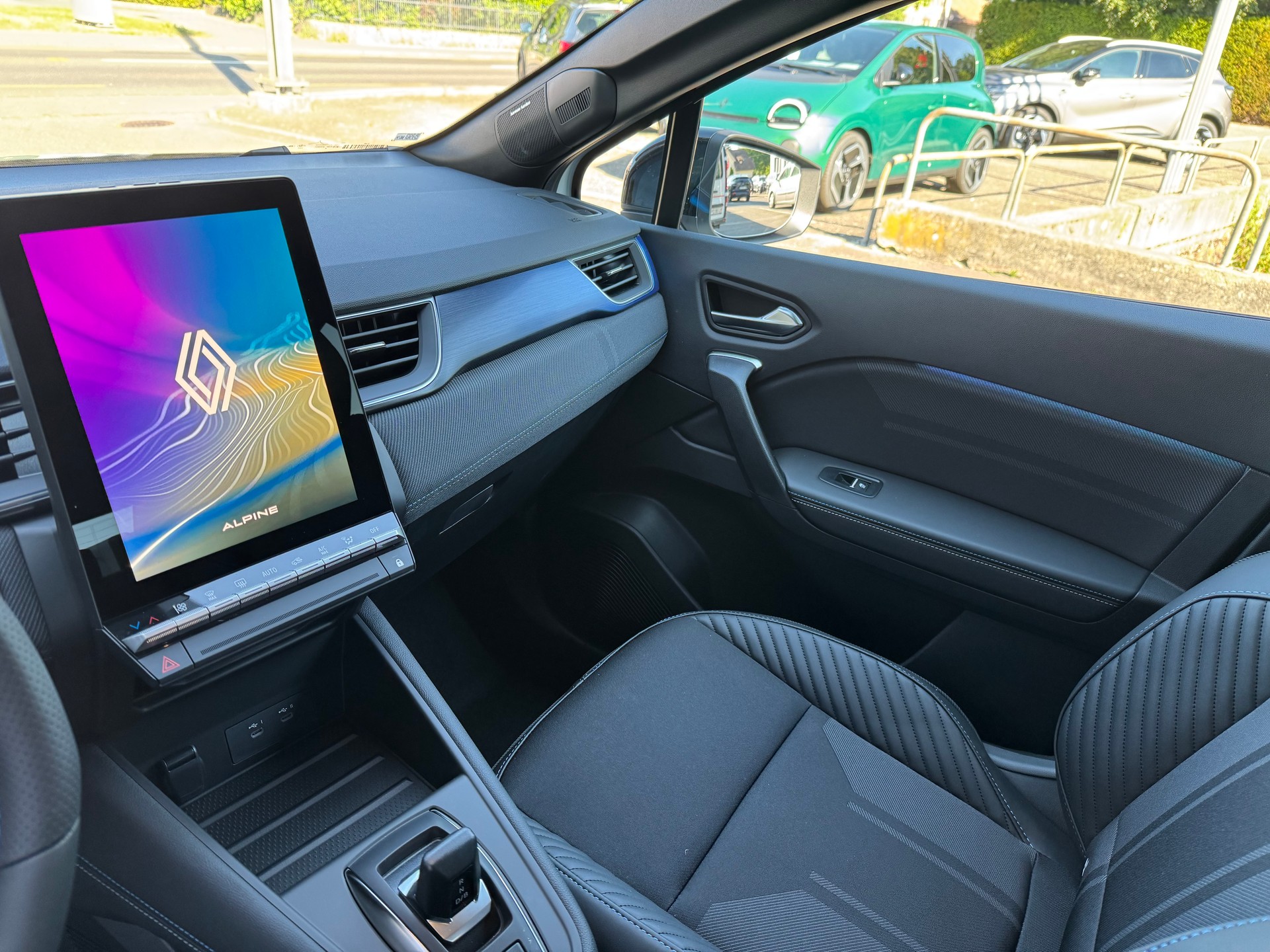 RENAULT Captur 1.8 E-Tech 160 Esprit Alpine DHT-image-12