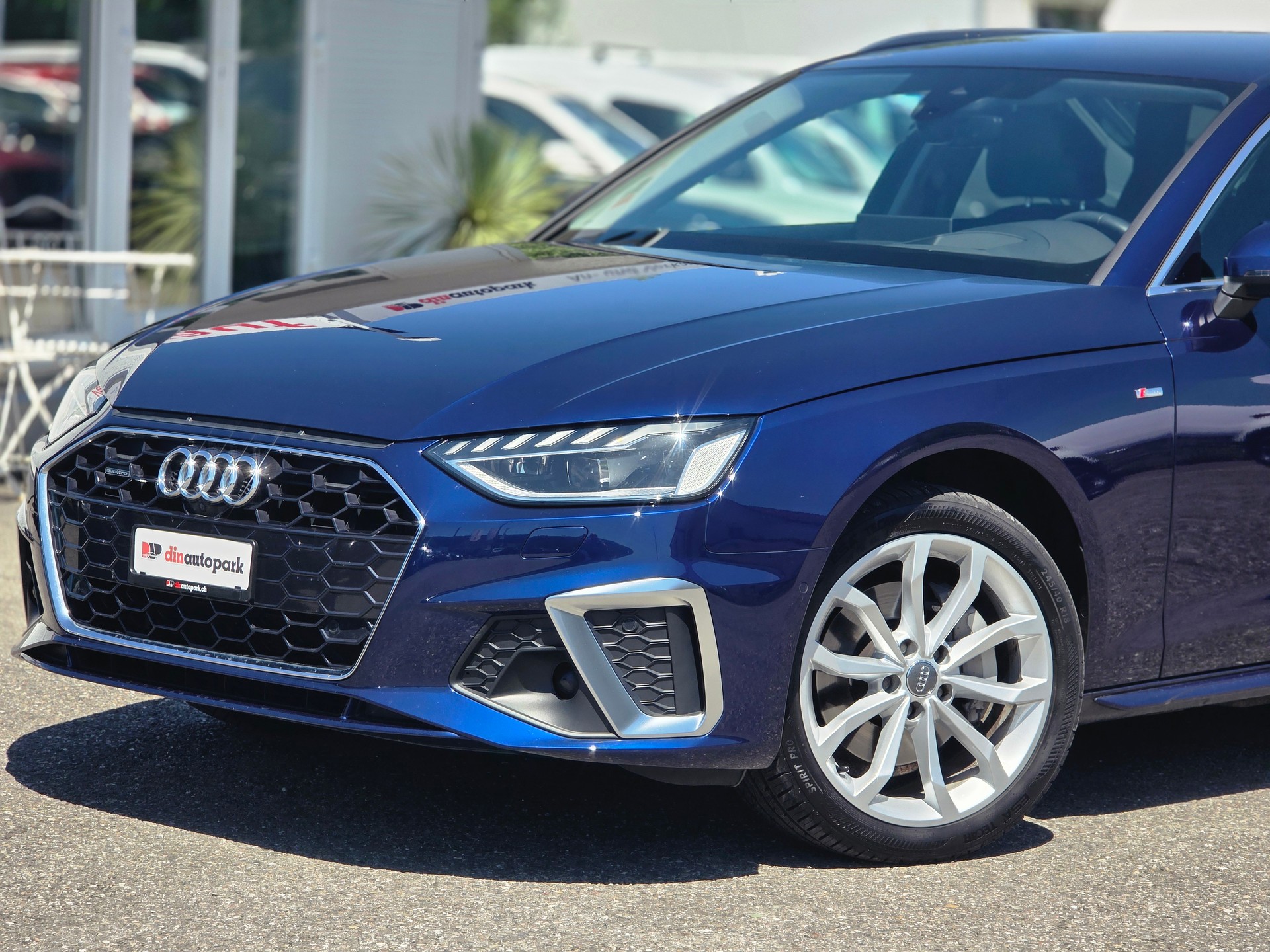 AUDI A4 Avant 40 TDI S Line Quattro S-tronic * CH-Fahrzeug *-image-2