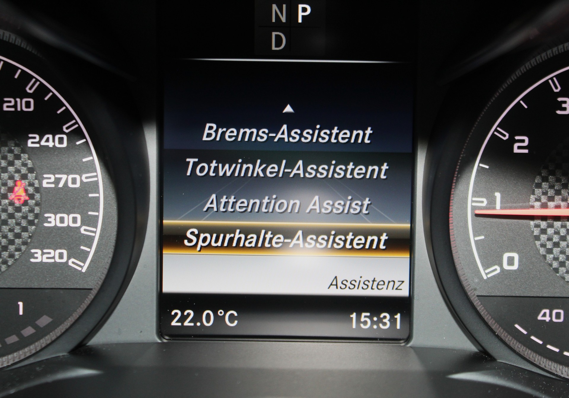 MERCEDES-BENZ GLC 63 AMG 4Matic+ 9G-Tronic Black Edition ohne OPF-image-17