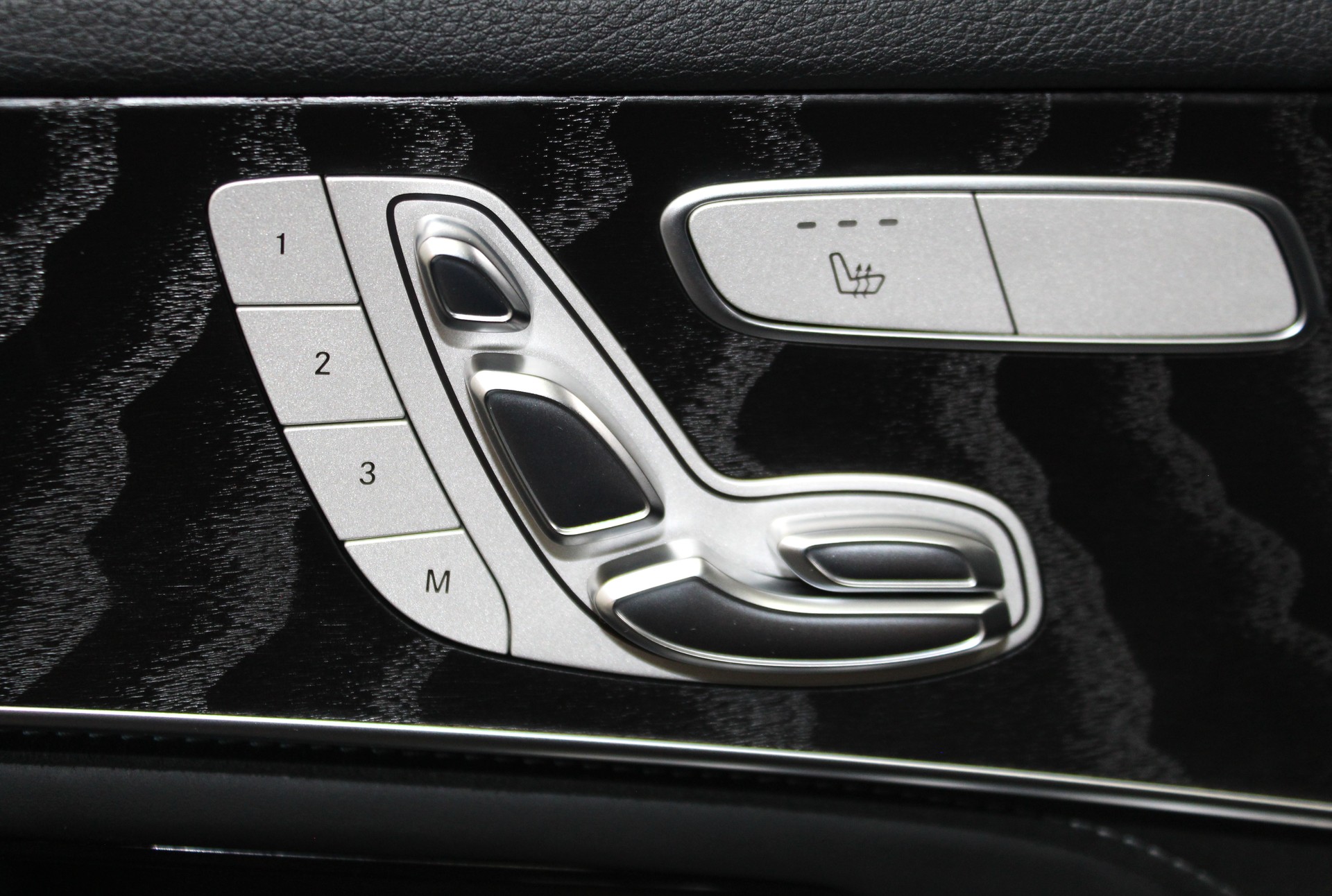 MERCEDES-BENZ GLC 63 AMG 4Matic+ 9G-Tronic Black Edition ohne OPF-image-22