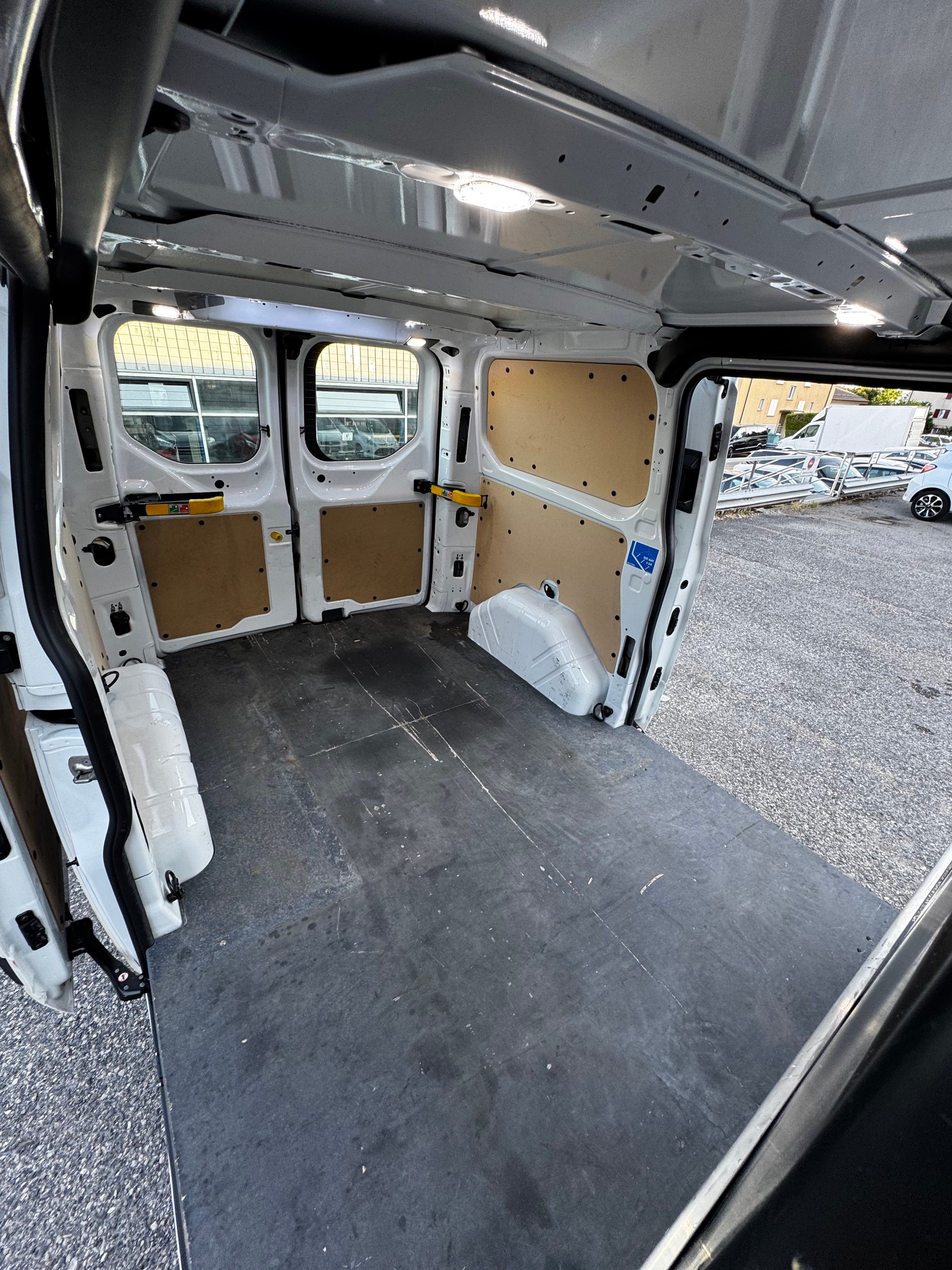 FORD Transit Custom Van 300 L1H1 Trend-image-8