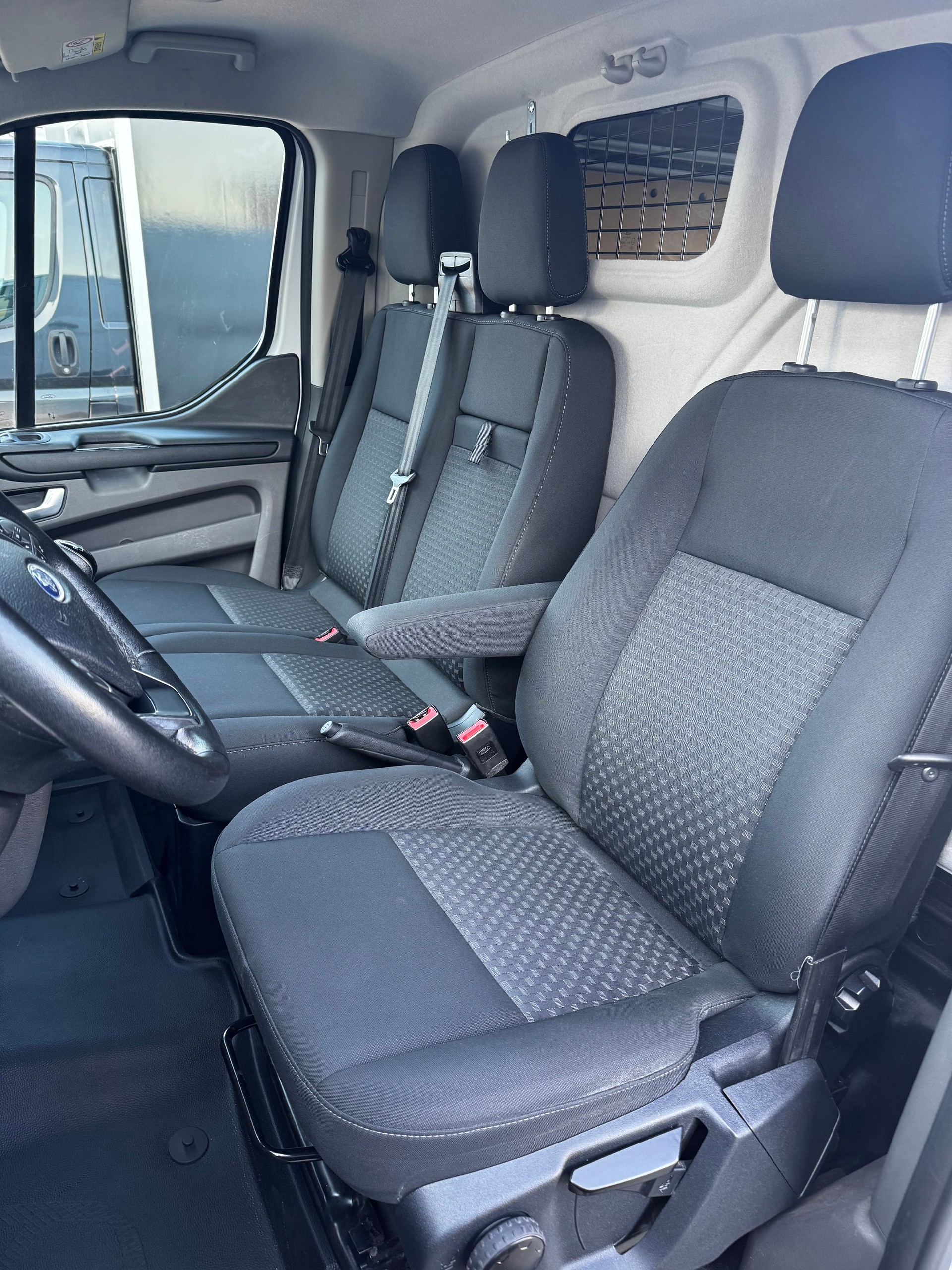 FORD Transit Custom Van 300 L1H1 Trend-image-9