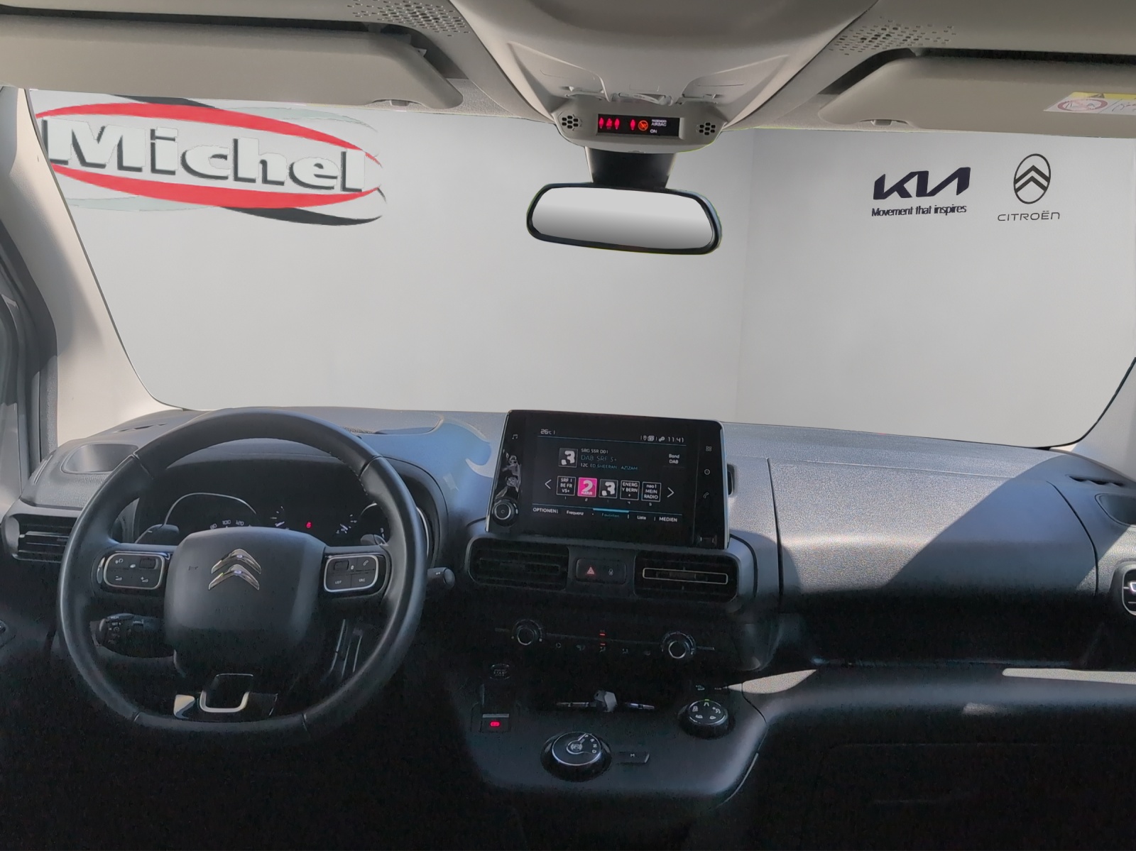 CITROEN Berlingo XL 1.5 BlueHDi 130 Feel Pack 7P. / Anhängerkupplung fix / Rückfahrkamera / Totwinkelassistent / Winterräder-image-10