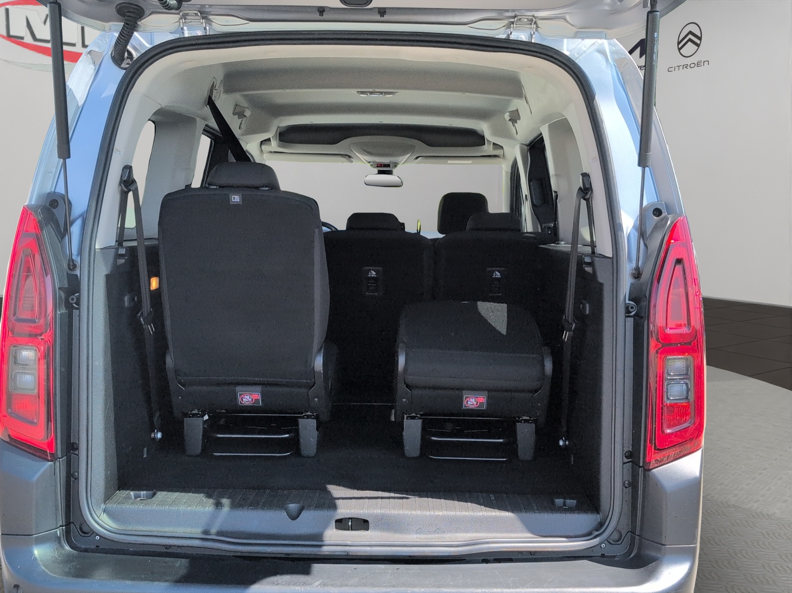 CITROEN Berlingo XL 1.5 BlueHDi 130 Feel Pack 7P. / Anhängerkupplung fix / Rückfahrkamera / Totwinkelassistent / Winterräder-image-14