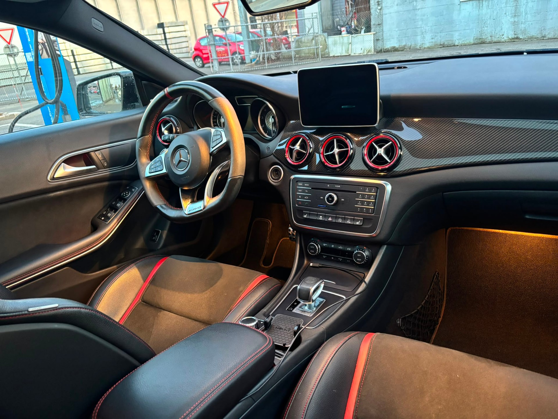 MERCEDES-BENZ CLA 45 AMG 4m-image-2