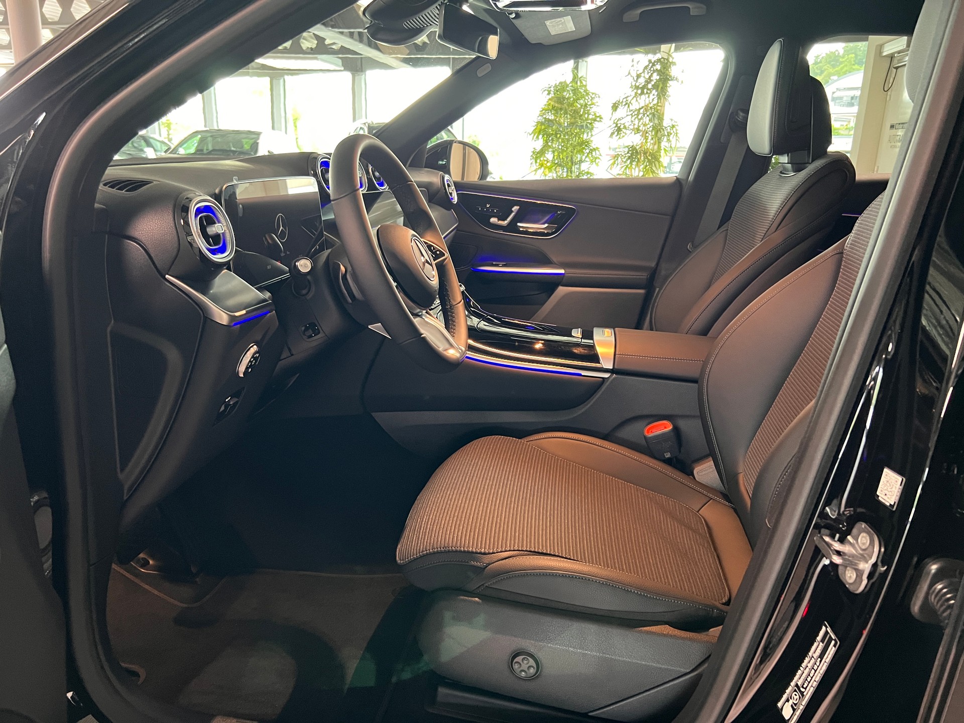 MERCEDES-BENZ GLC 300 e 4Matic EQ Star 9G-Tronic-image-9