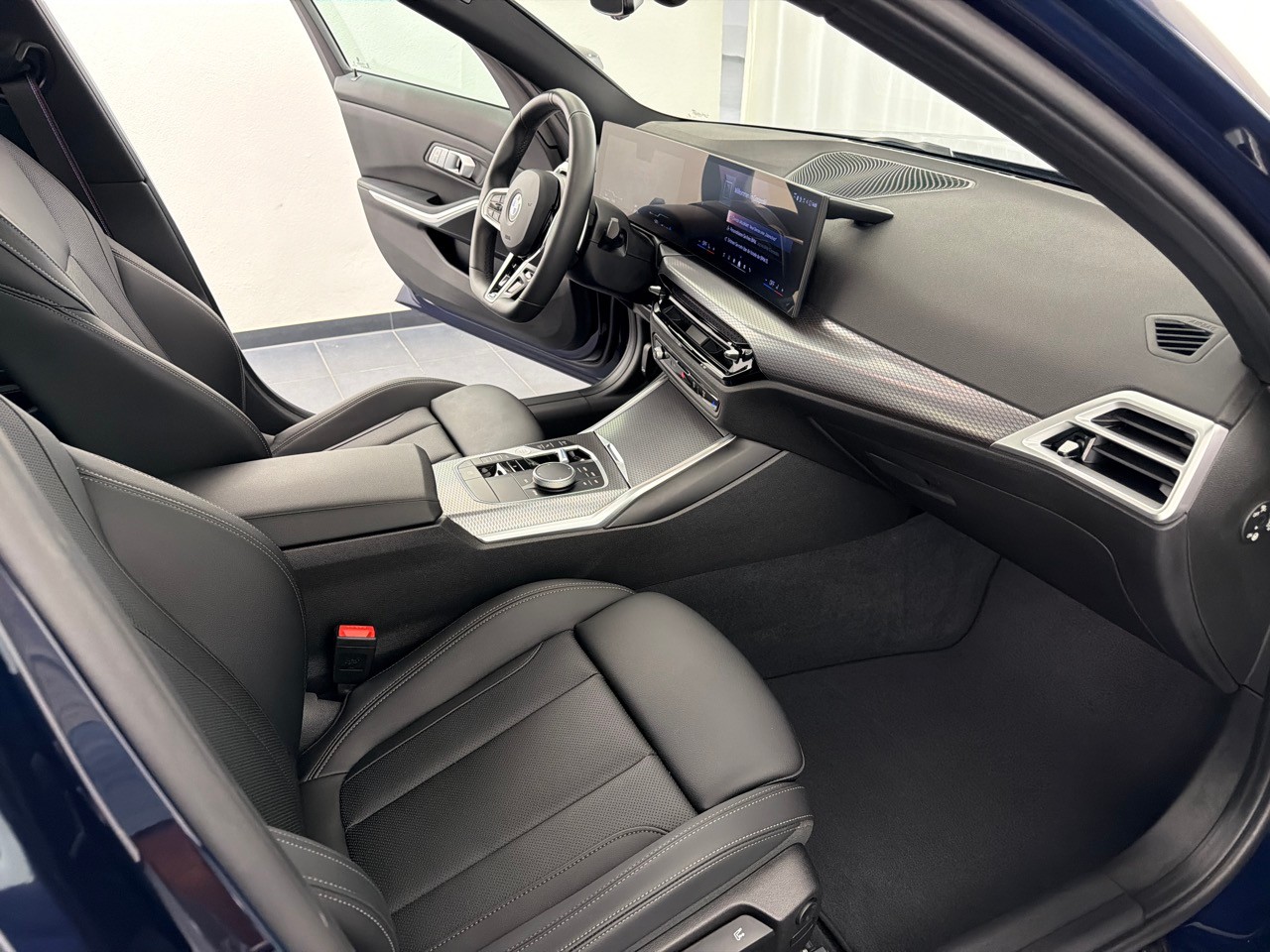 BMW 320i sDrive M Sport Pro-image-8