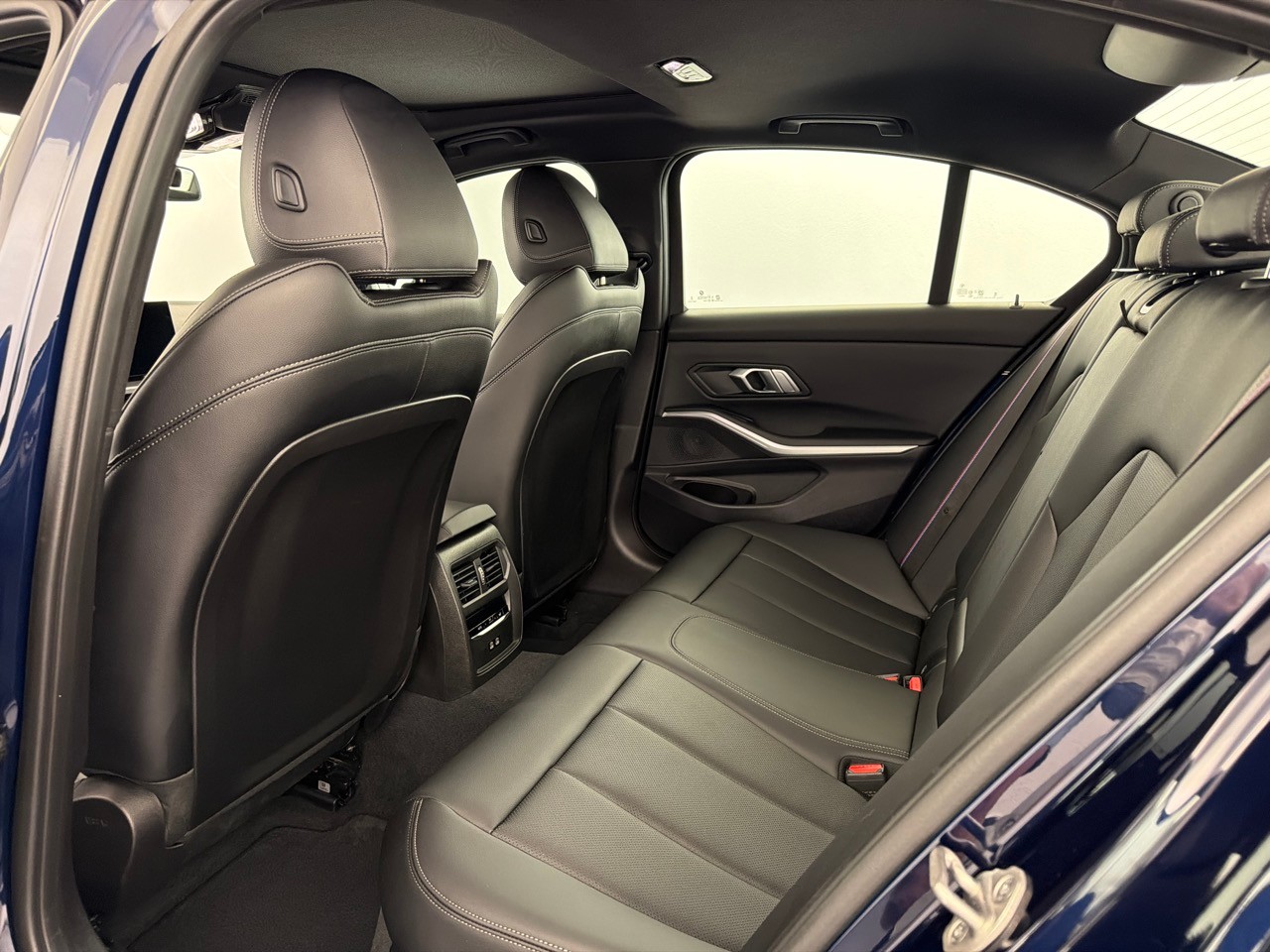 BMW 320i sDrive M Sport Pro-image-5