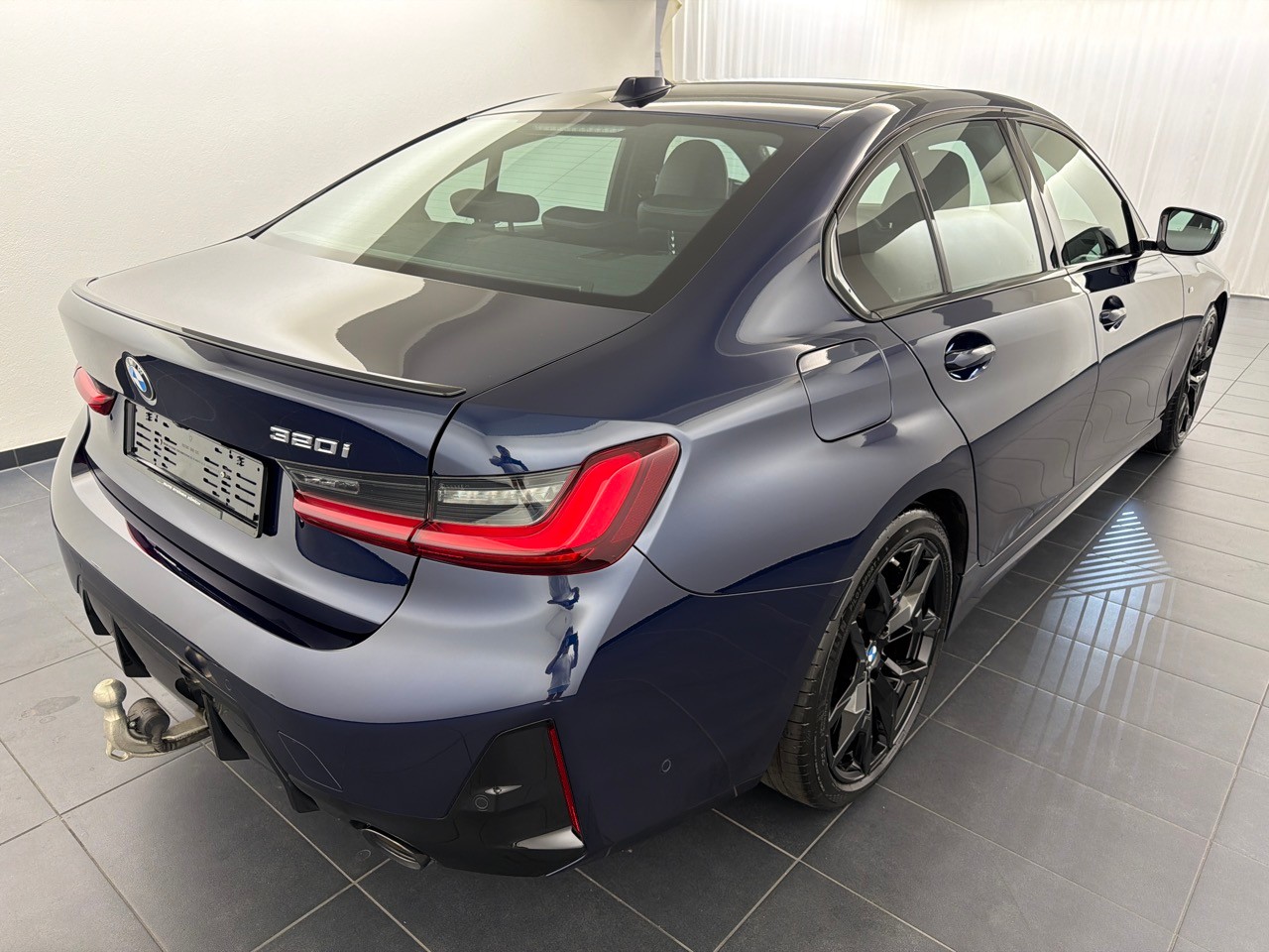 BMW 320i sDrive M Sport Pro-image-2