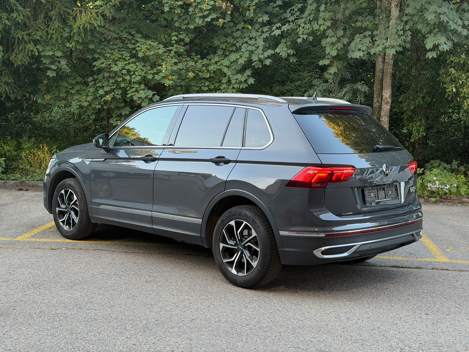 VW Tiguan 2.0 TDI SCR Elegance 4Motion DSG-image-3