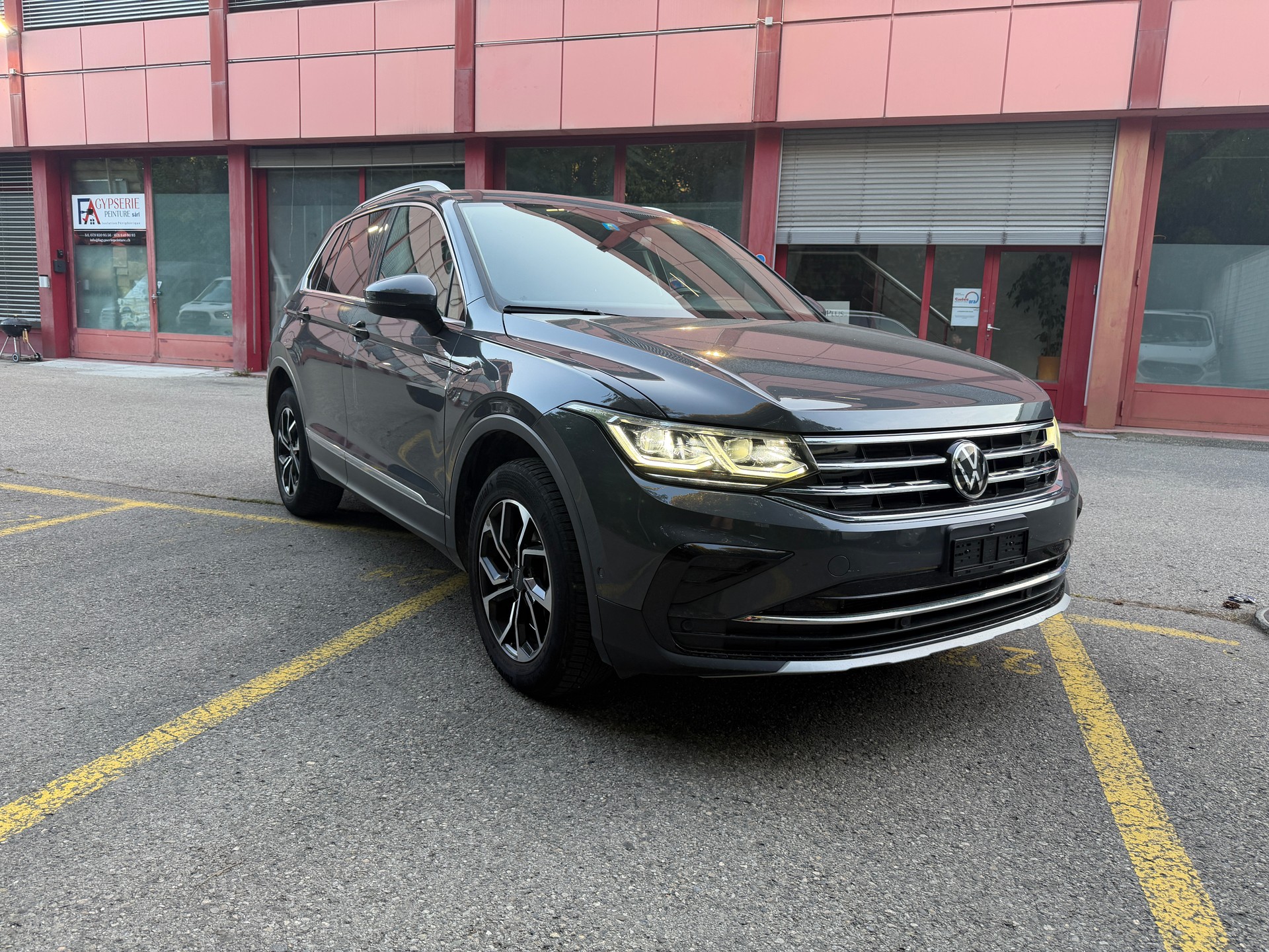 VW Tiguan 2.0 TDI SCR Elegance 4Motion DSG-image-0