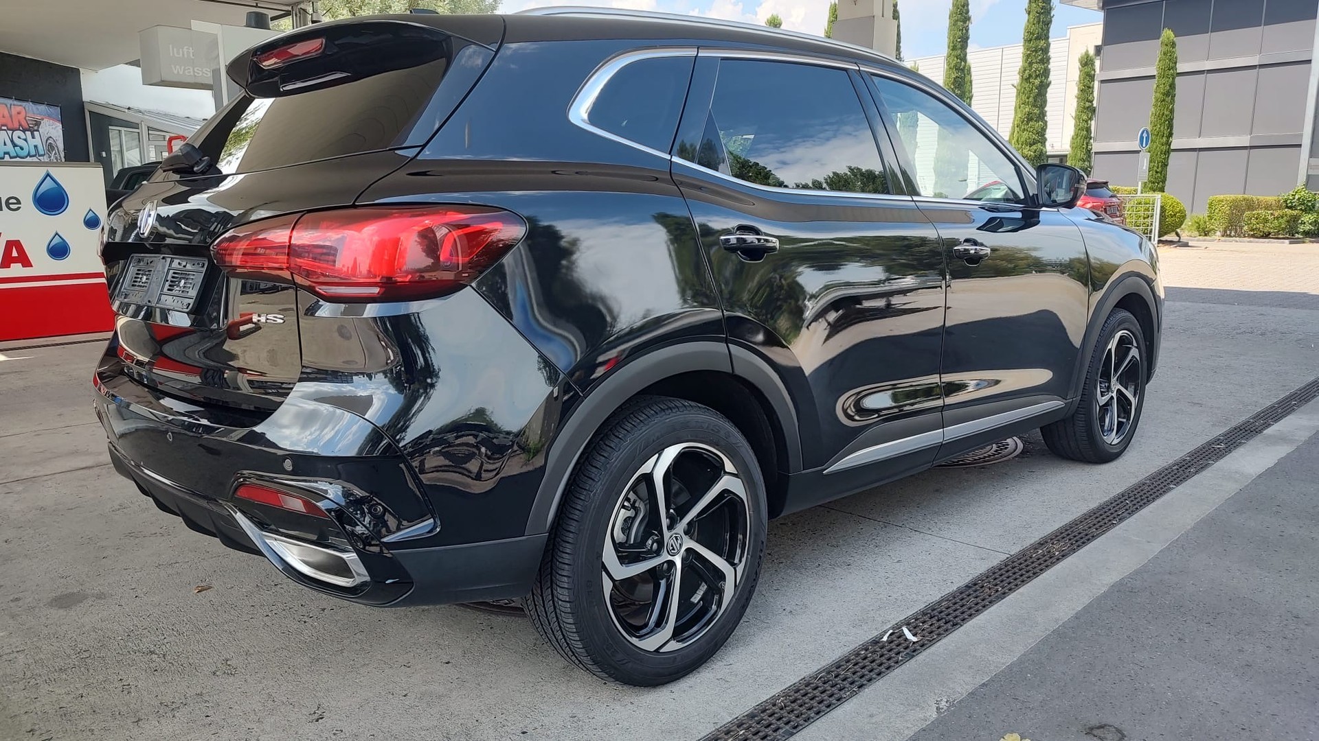 MG MG HS DCT Luxury-showroom-element-2