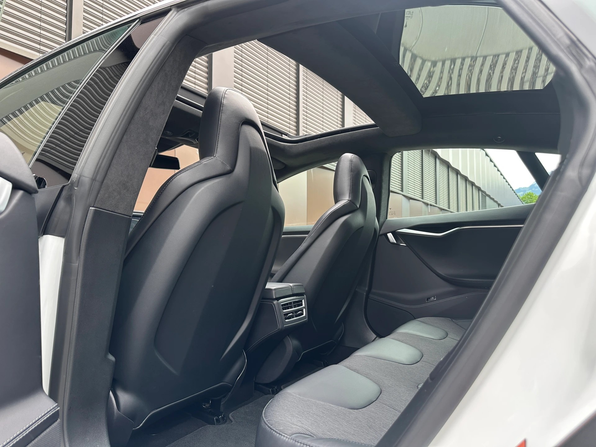 TESLA Model S 60 **FREE SUPERCHARGE**-image-9