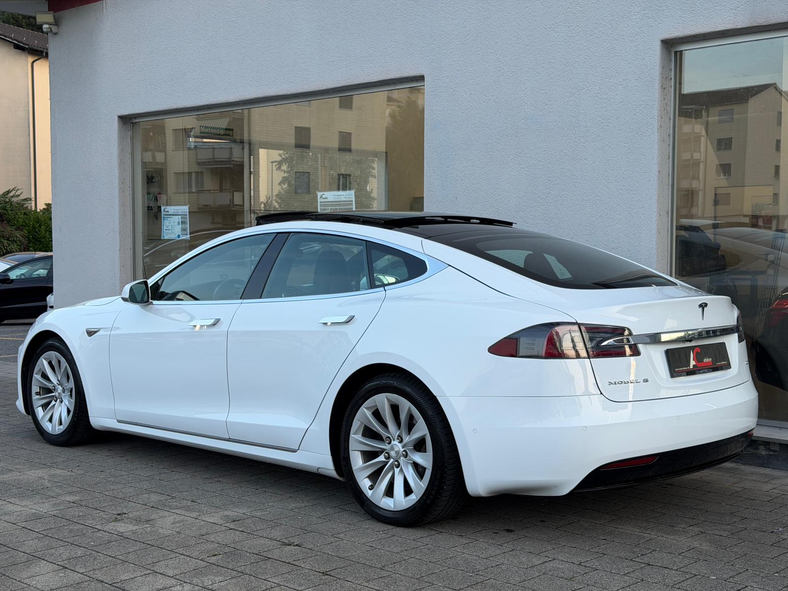TESLA Model S 60 **FREE SUPERCHARGE**-image-1