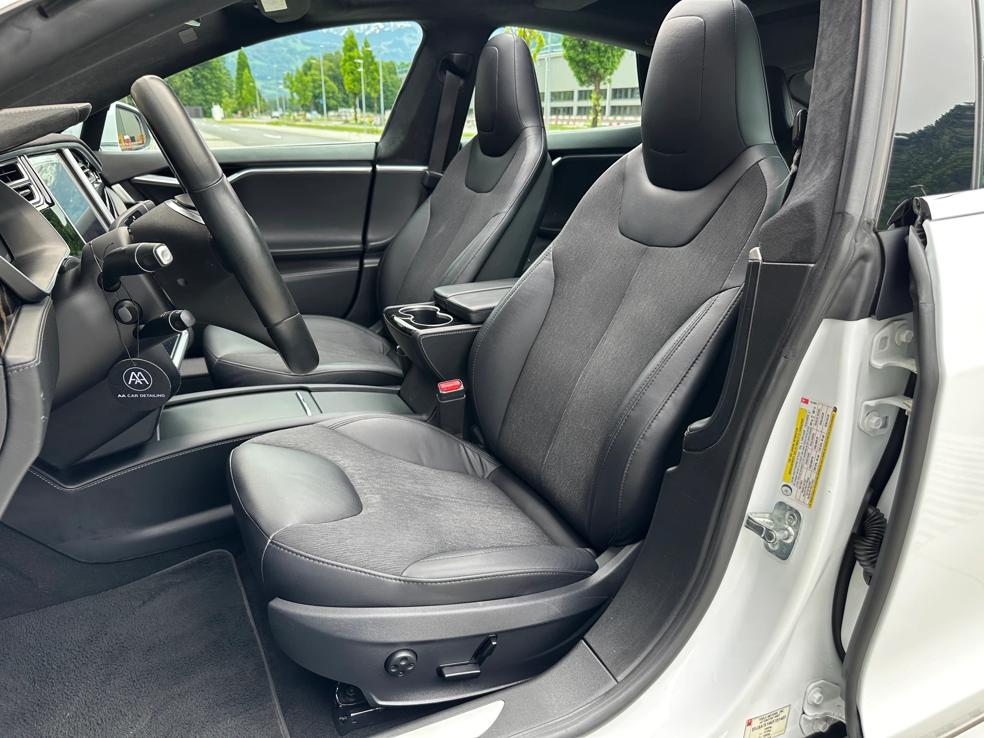 TESLA Model S 60 **FREE SUPERCHARGE**-image-8