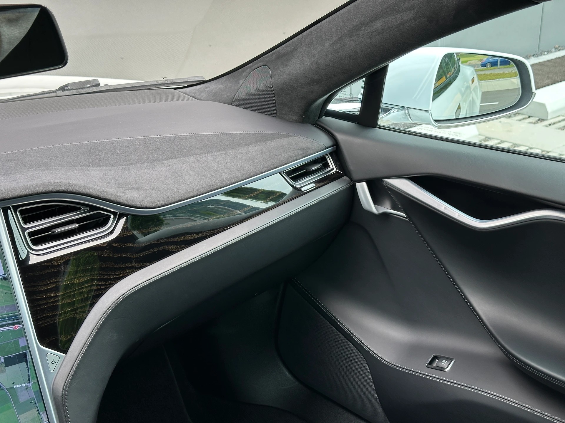 TESLA Model S 60 **FREE SUPERCHARGE**-image-10