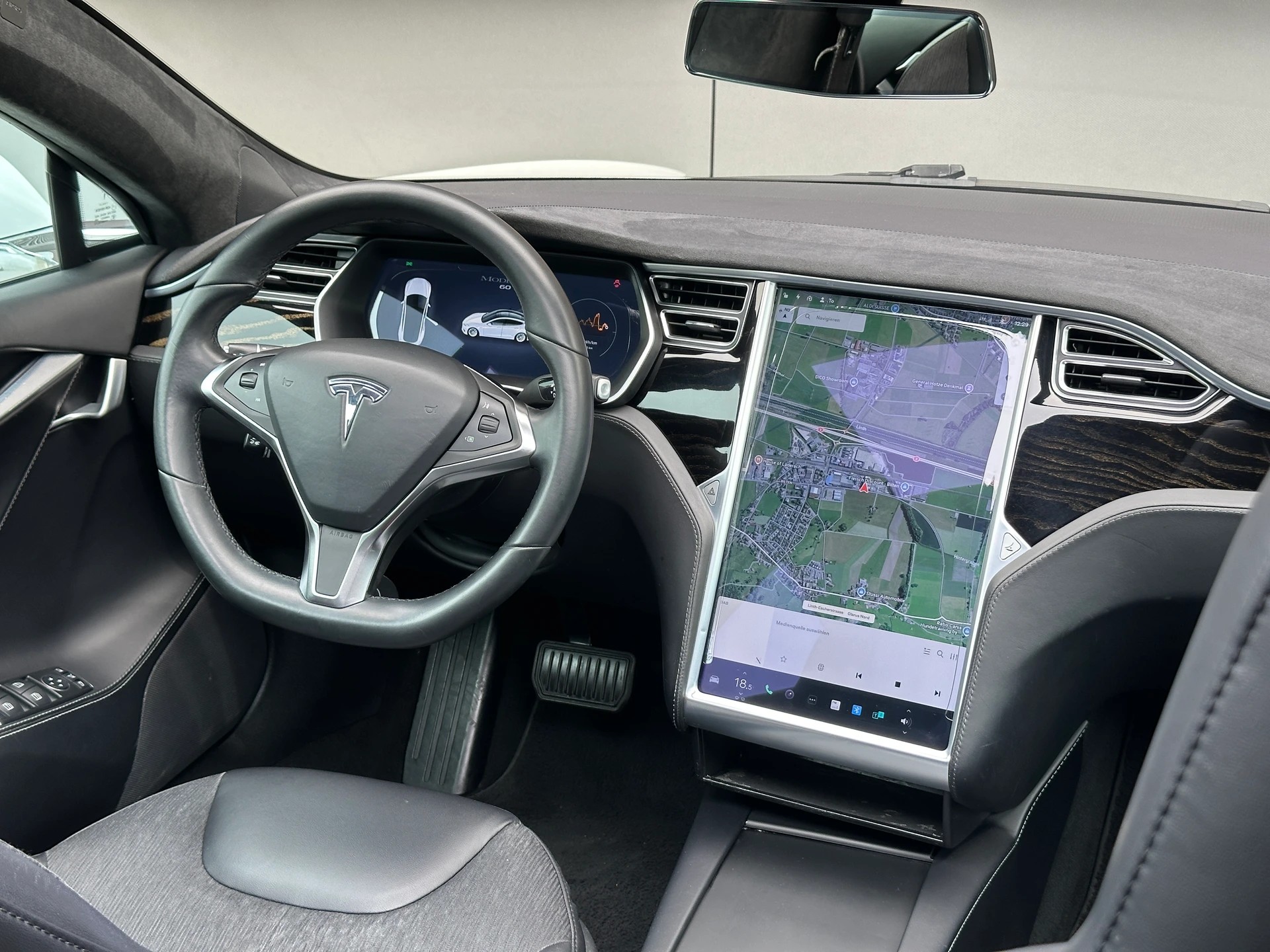 TESLA Model S 60 **FREE SUPERCHARGE**-image-7