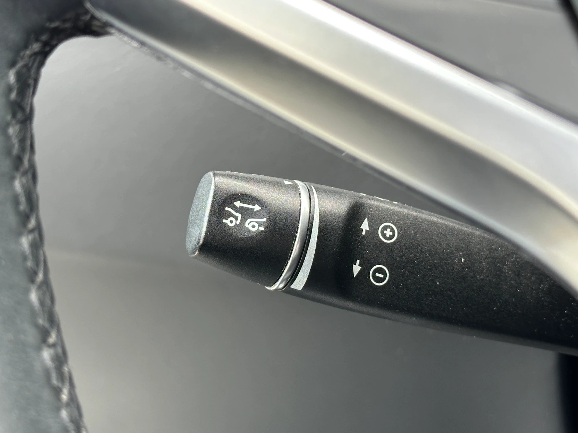 TESLA Model S 60 **FREE SUPERCHARGE**-image-13