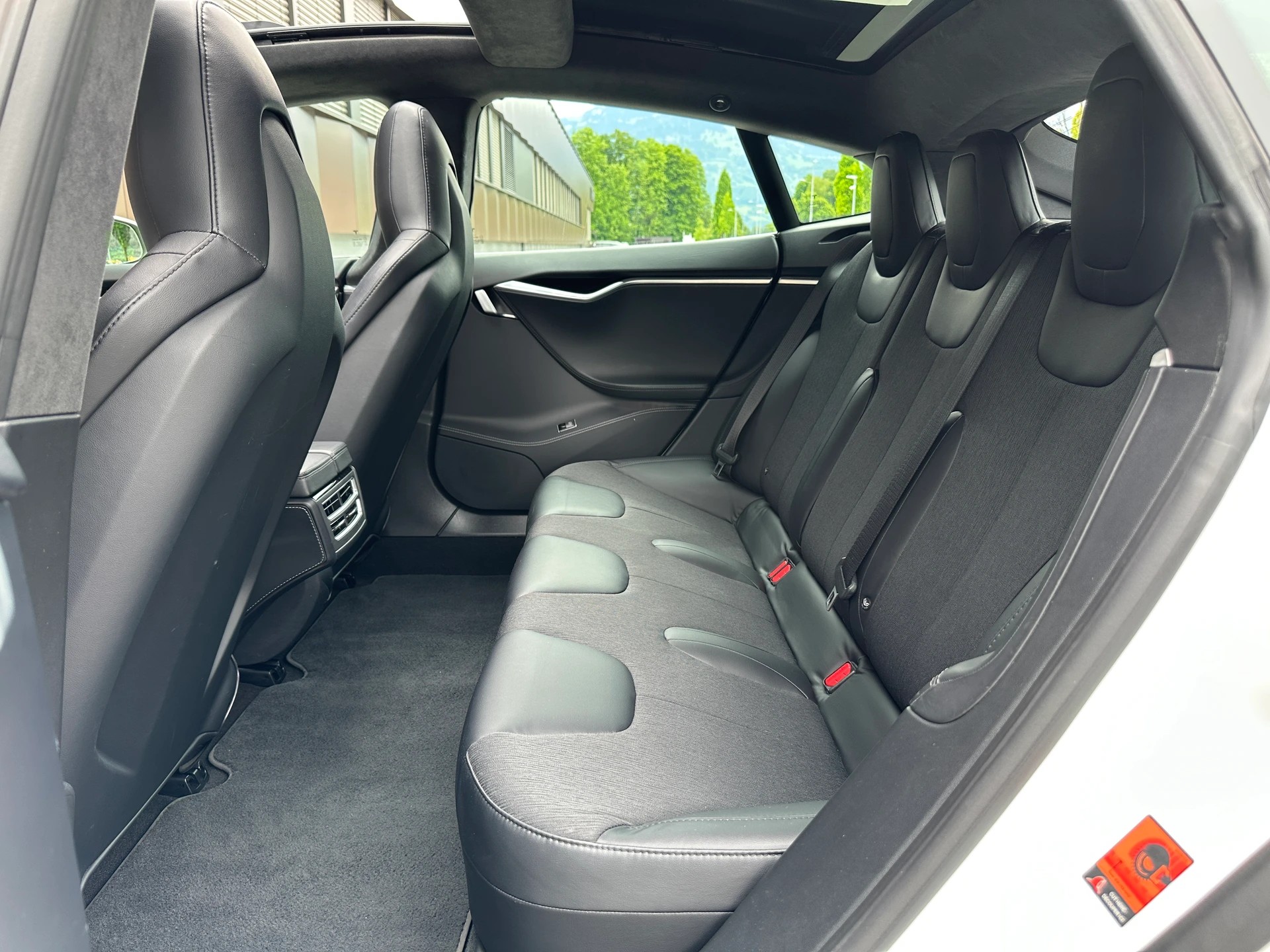 TESLA Model S 60 **FREE SUPERCHARGE**-image-18