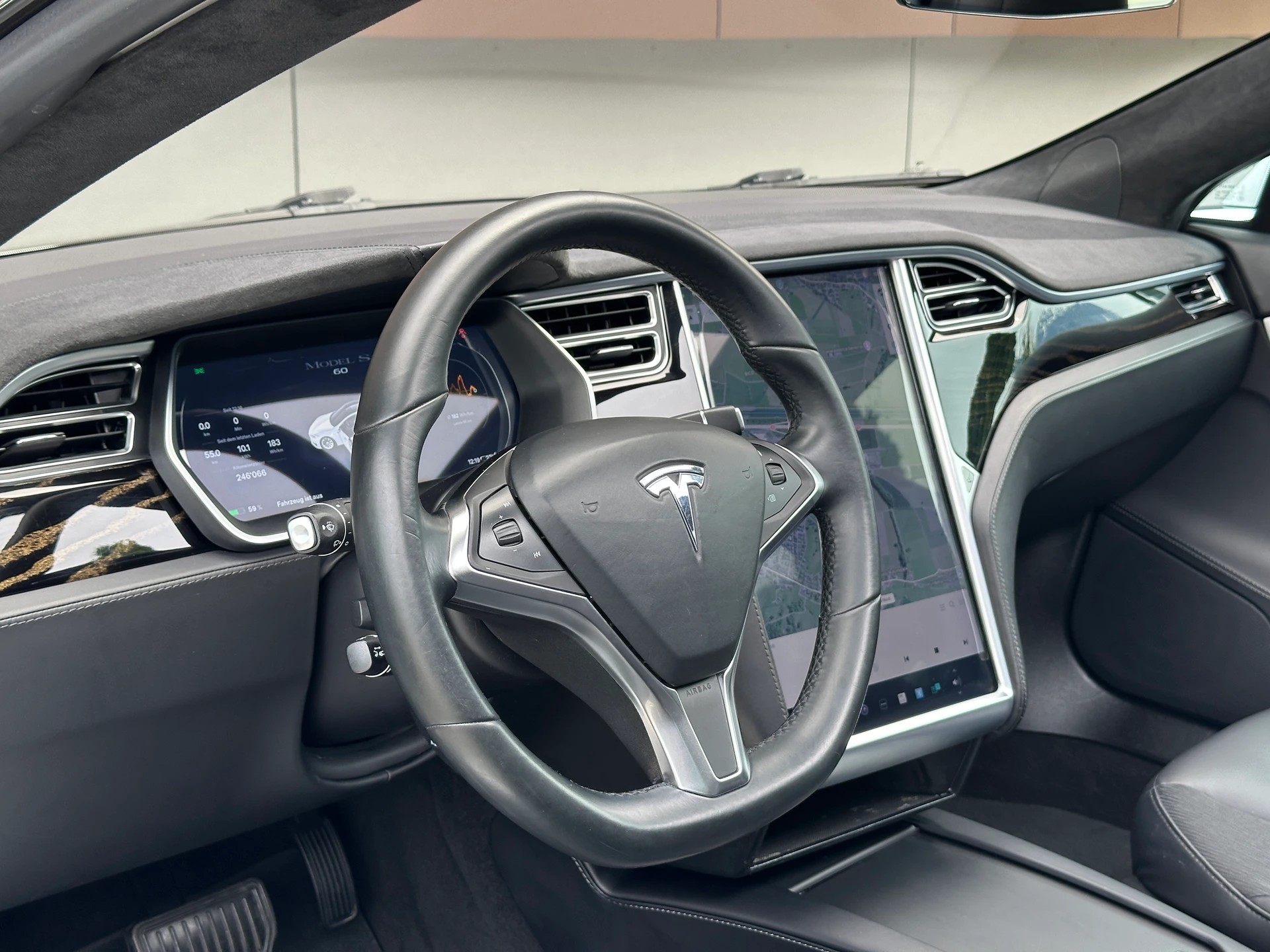 TESLA Model S 60 **FREE SUPERCHARGE**-image-21