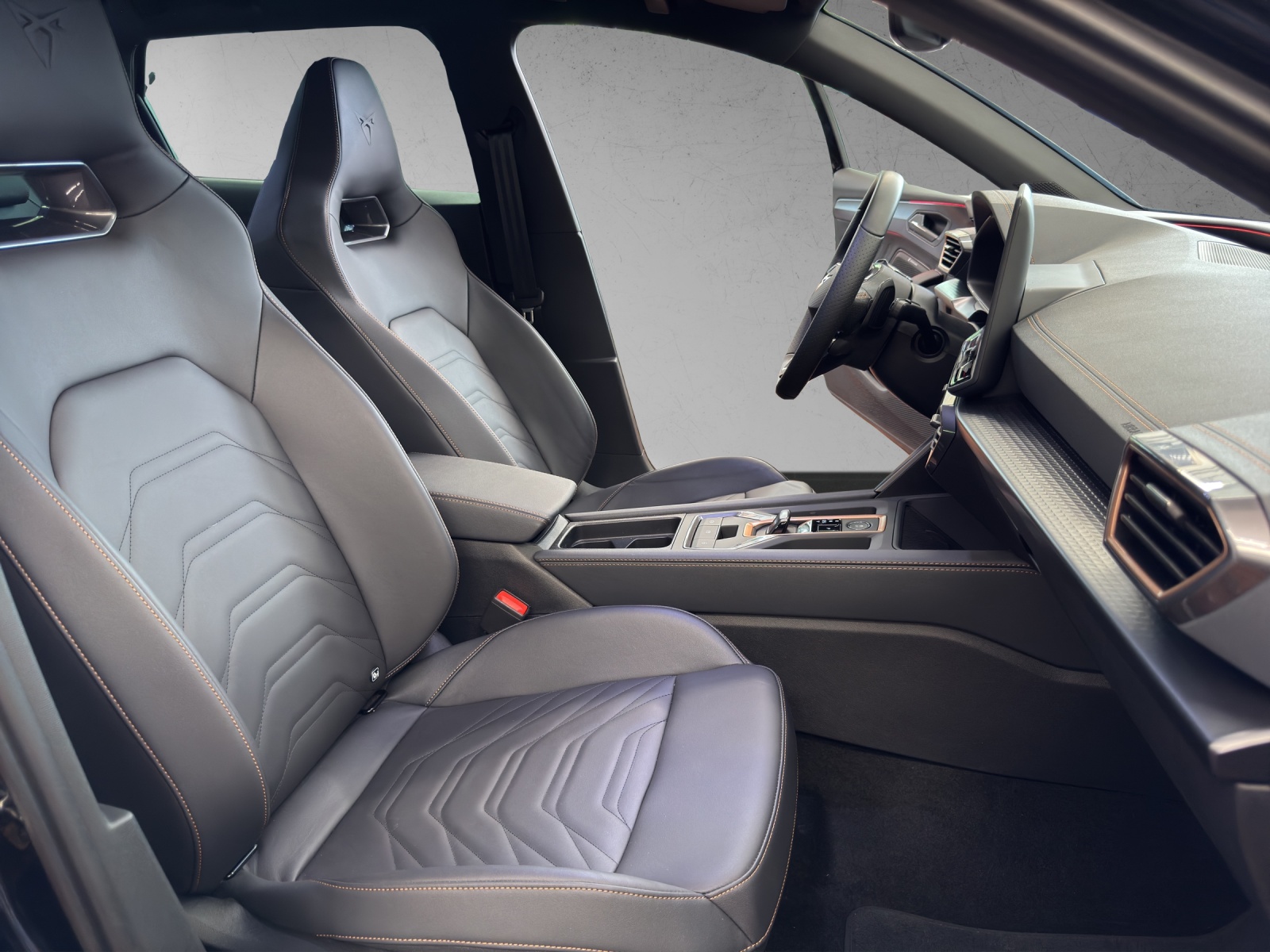 CUPRA LEON ST 2.0 TSI Black Symphony DSG 4Drive-image-11