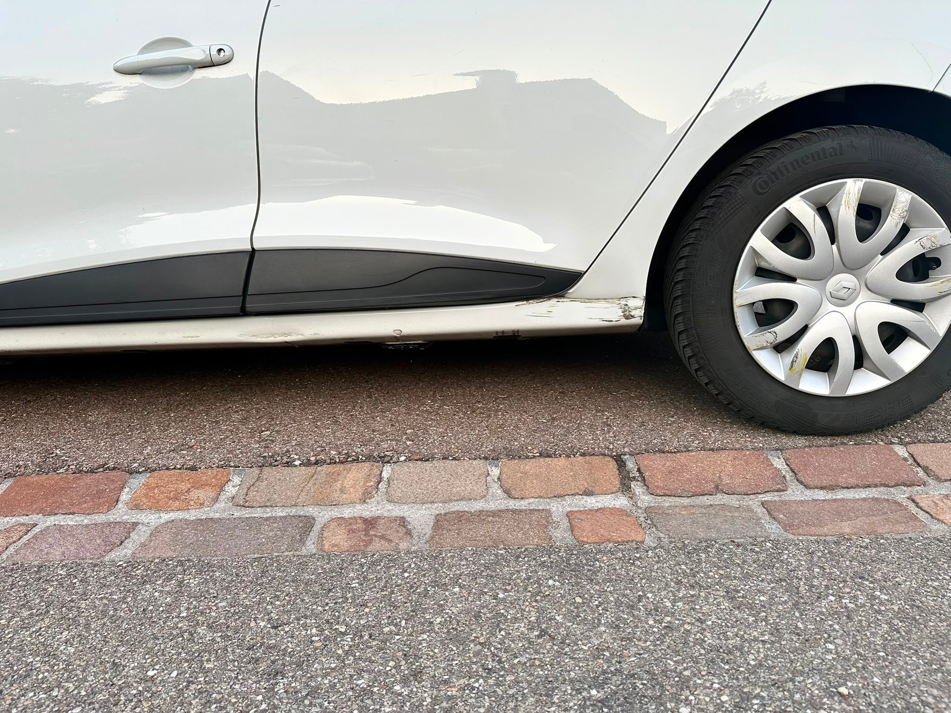 RENAULT Clio 1.2 16V Life-image-9