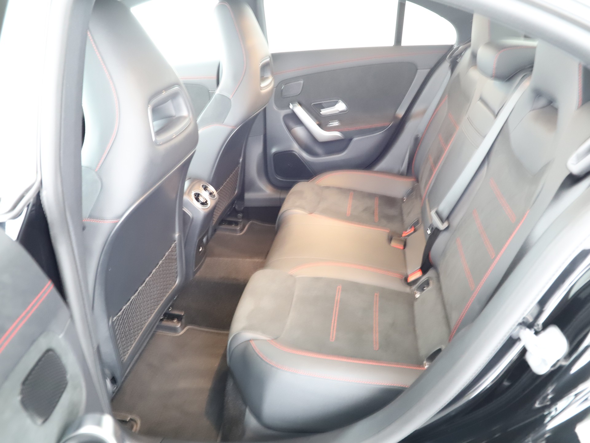 MERCEDES-BENZ CLA 250 4Matic 8G-DCT-image-11