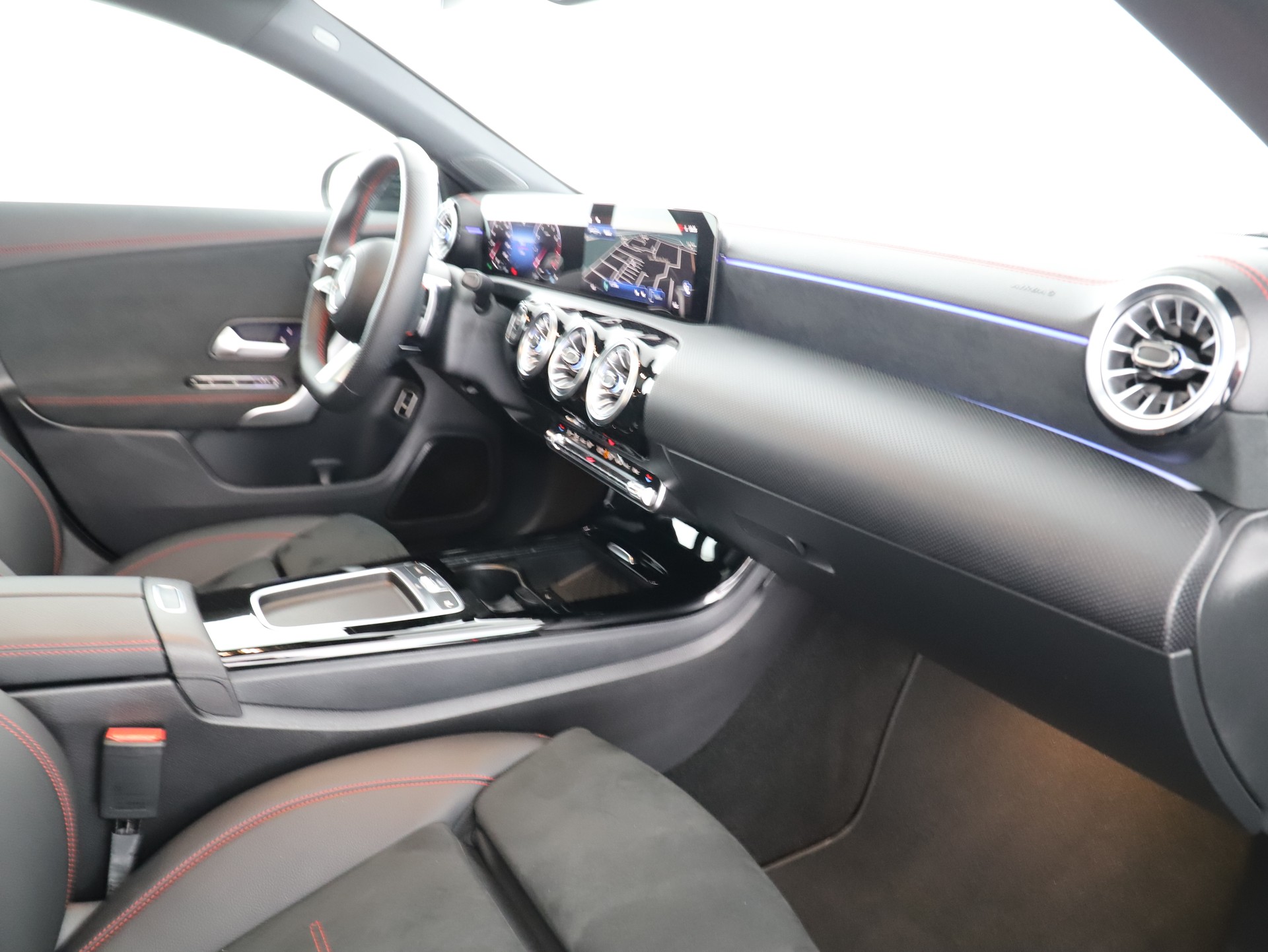 MERCEDES-BENZ CLA 250 4Matic 8G-DCT-image-9