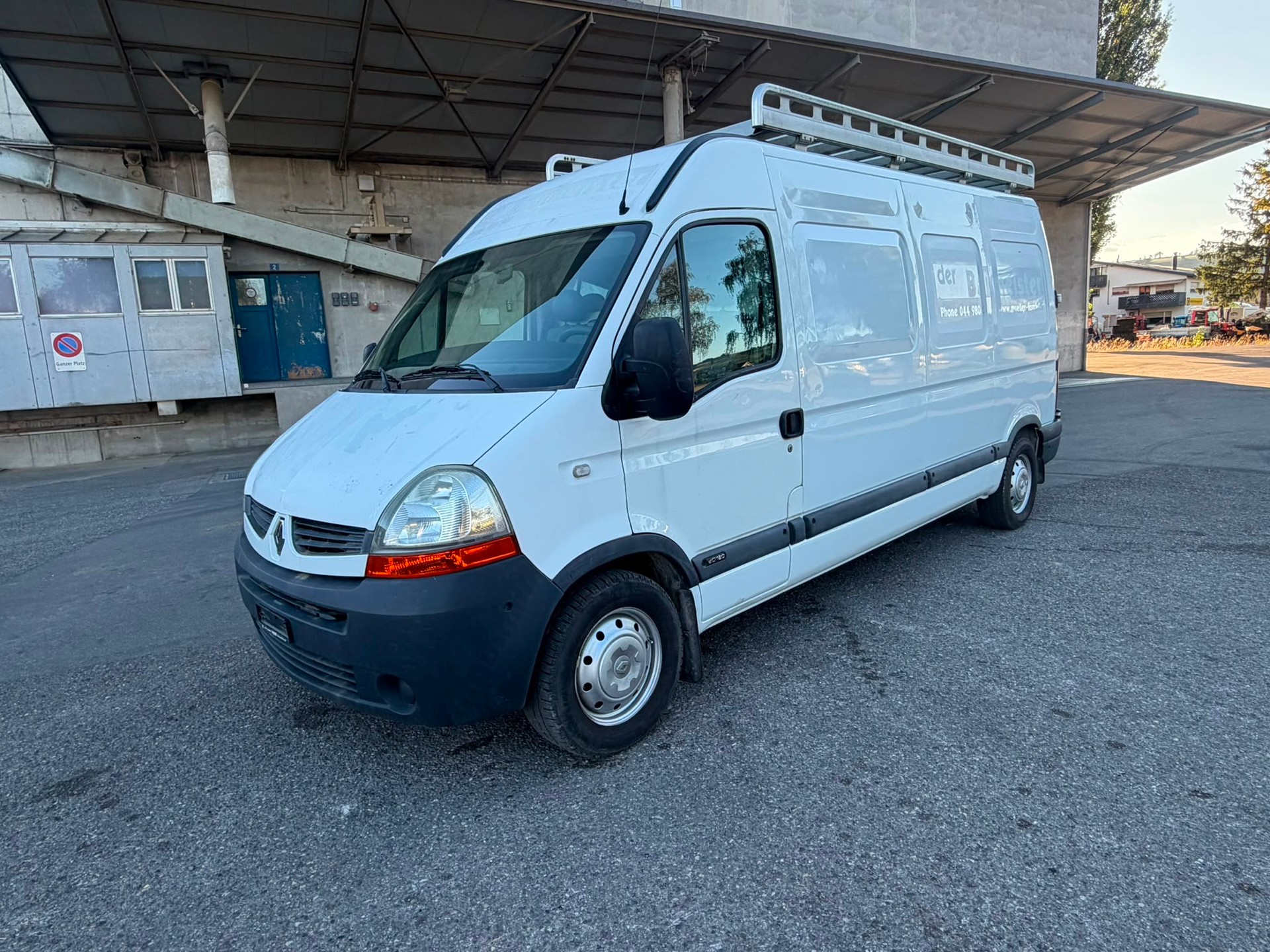 RENAULT Master T35 2.5dCi L3H2-image-0