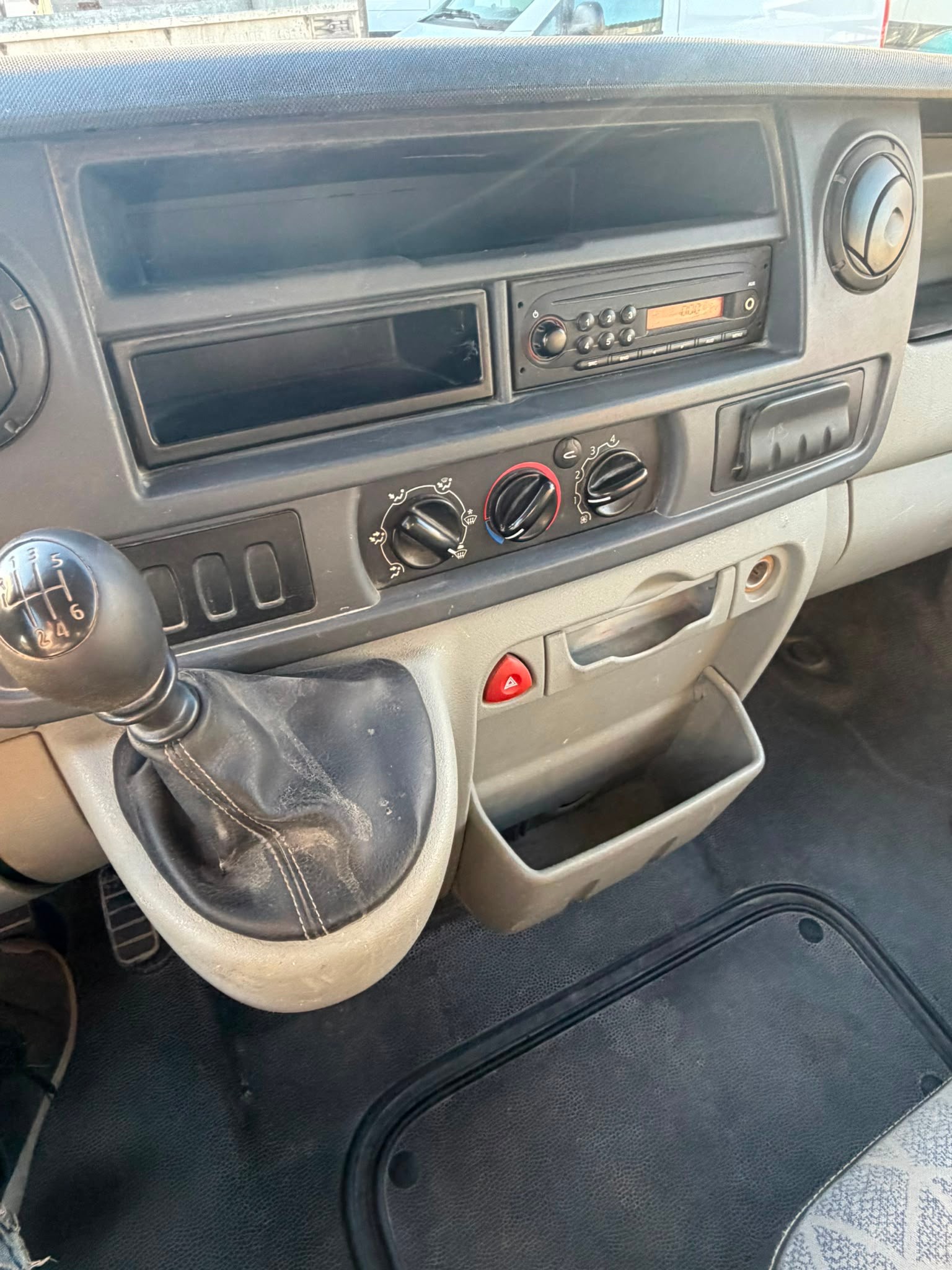 RENAULT Master T35 2.5dCi L3H2-image-7