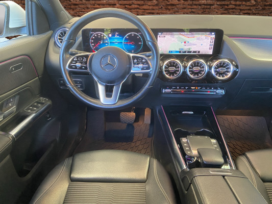 MERCEDES-BENZ EQA 250-image-8