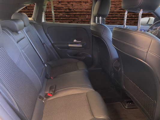MERCEDES-BENZ EQA 250-image-11