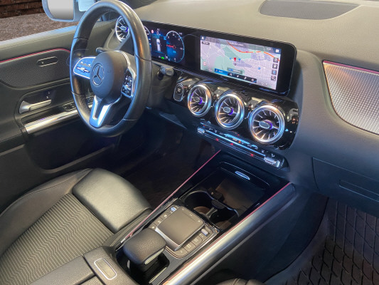 MERCEDES-BENZ EQA 250-image-13