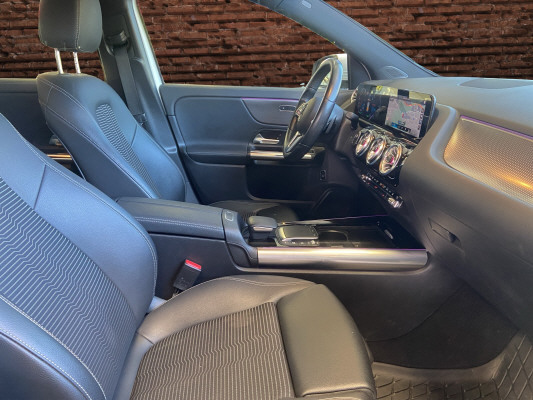 MERCEDES-BENZ EQA 250-image-10