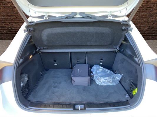 MERCEDES-BENZ EQA 250-image-6
