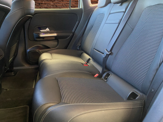 MERCEDES-BENZ EQA 250-image-12