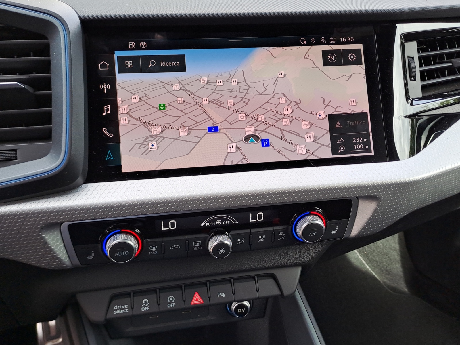 AUDI A1 City Carver30 TFSI Attraction-image-10