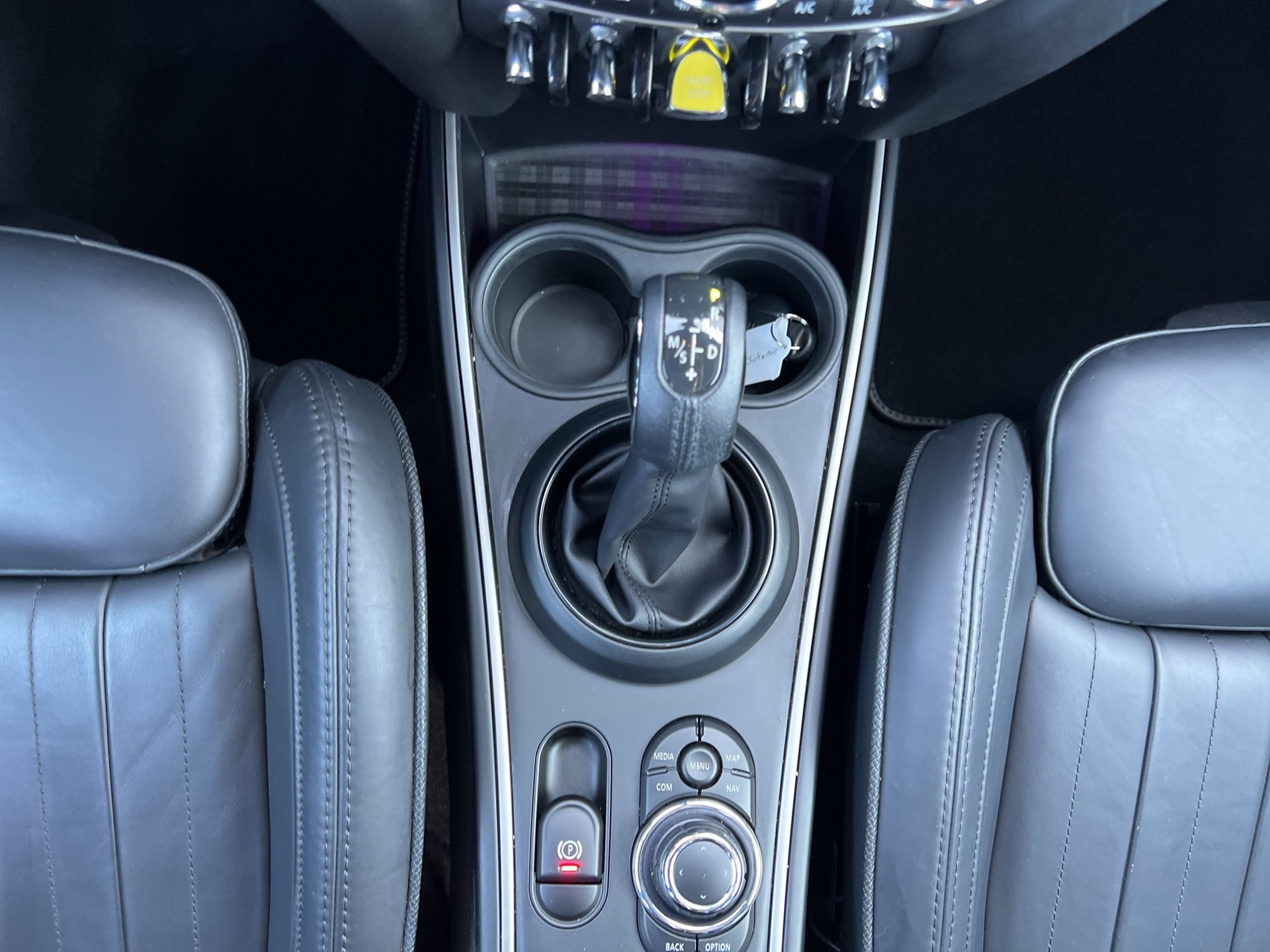 MINI Countryman Cooper SE ALL4 PHEV Steptronic-image-12