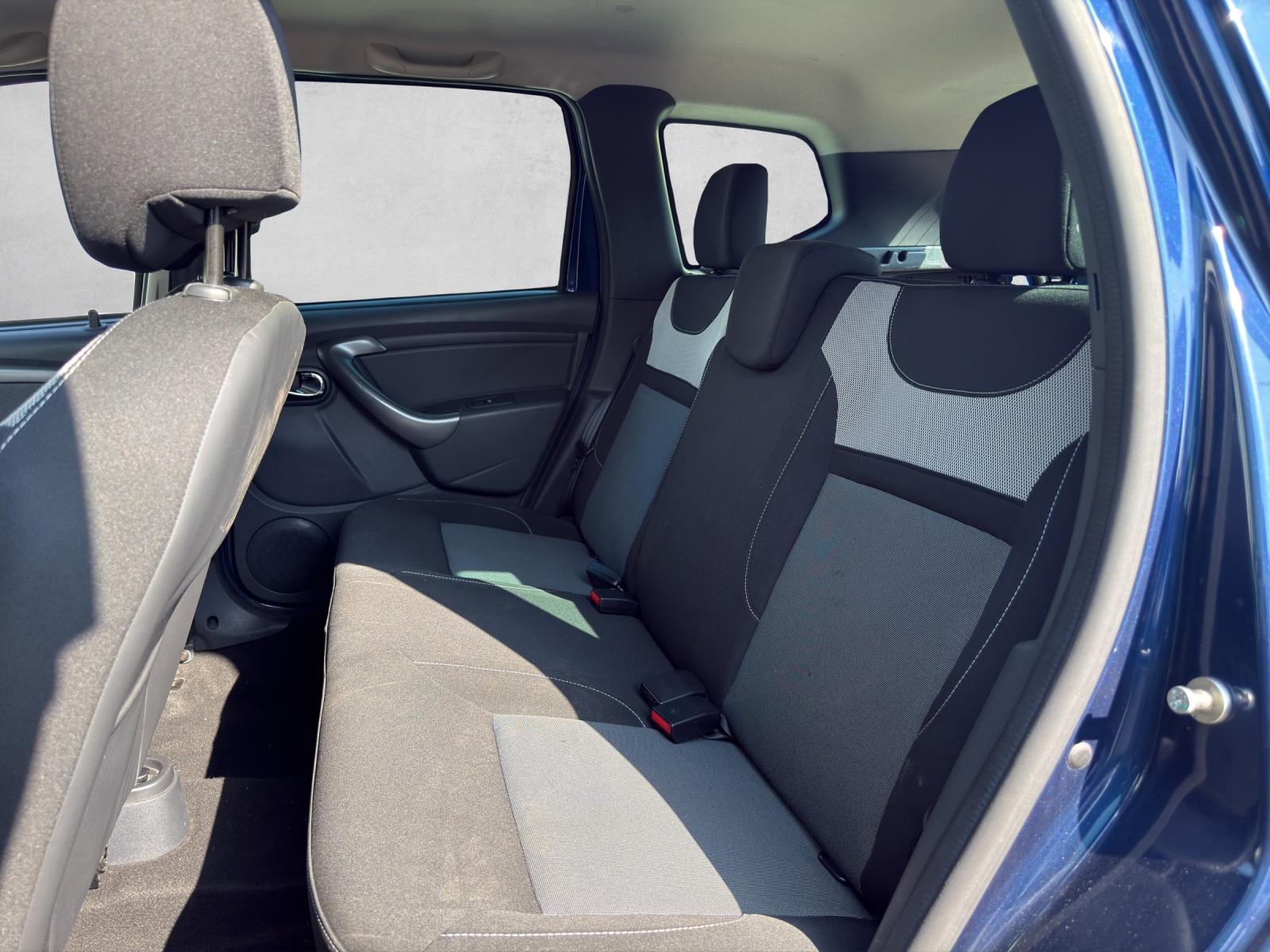 DACIA Duster 1.2 T Essential 4x4-image-10
