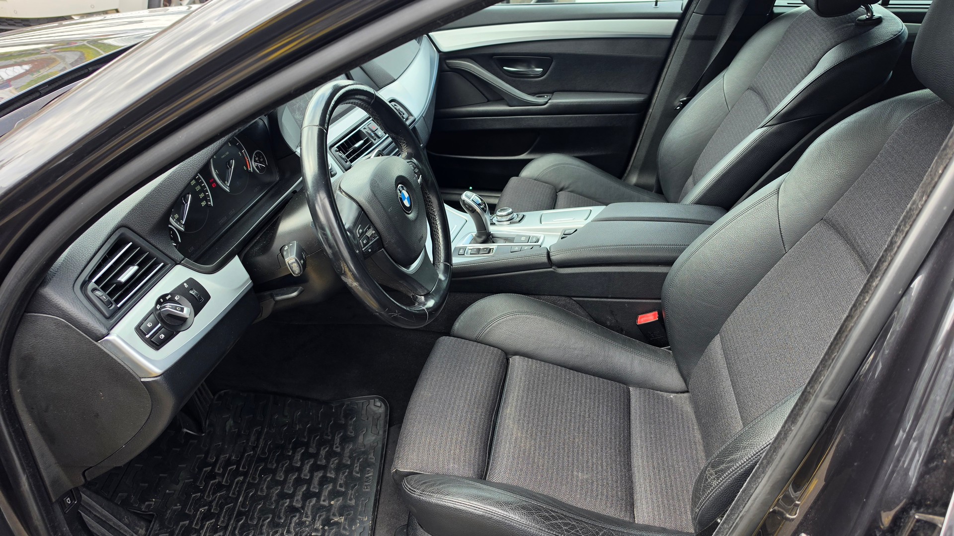 BMW 525d xDrive Touring Steptronic-image-15