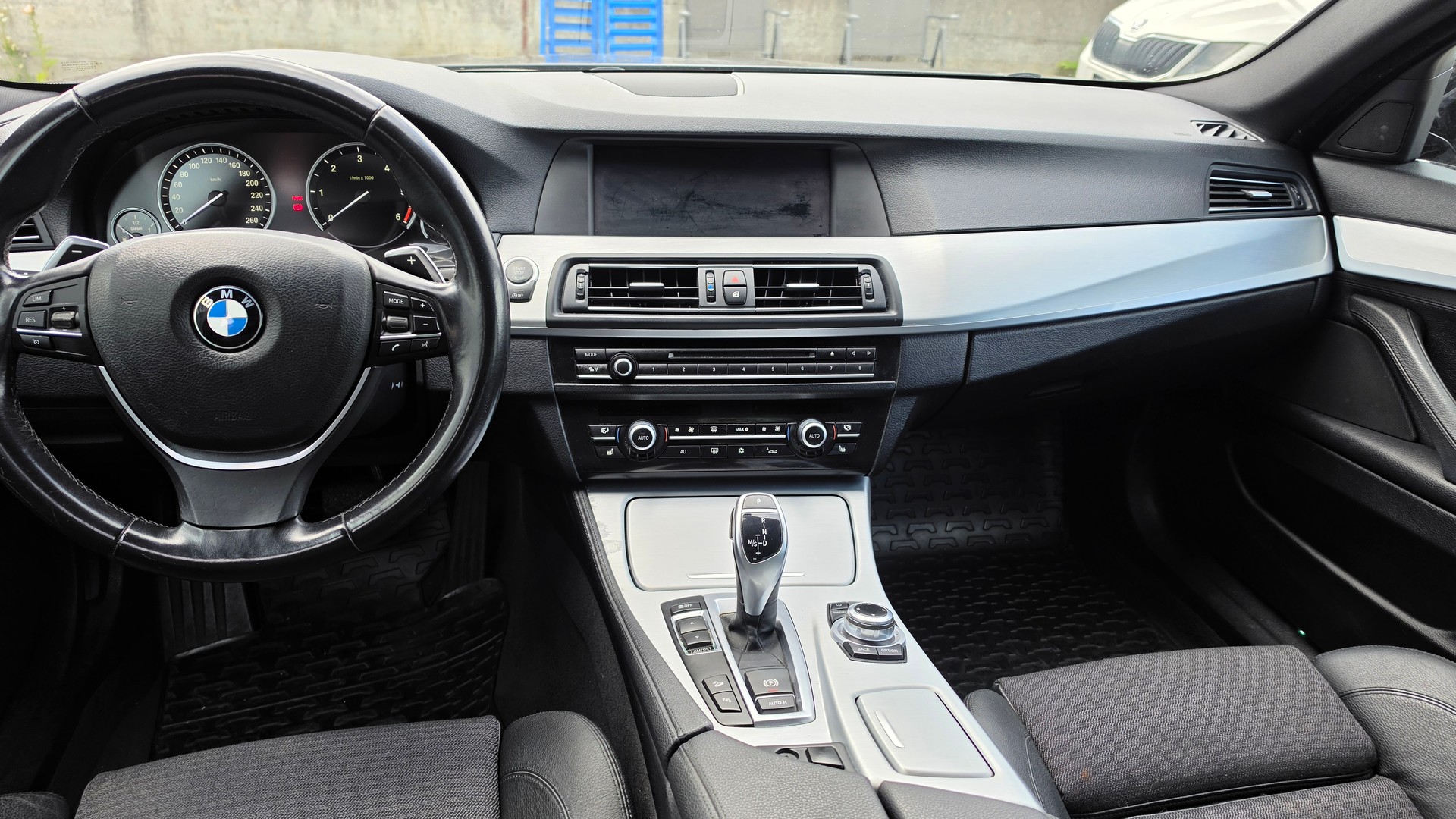 BMW 525d xDrive Touring Steptronic-image-12