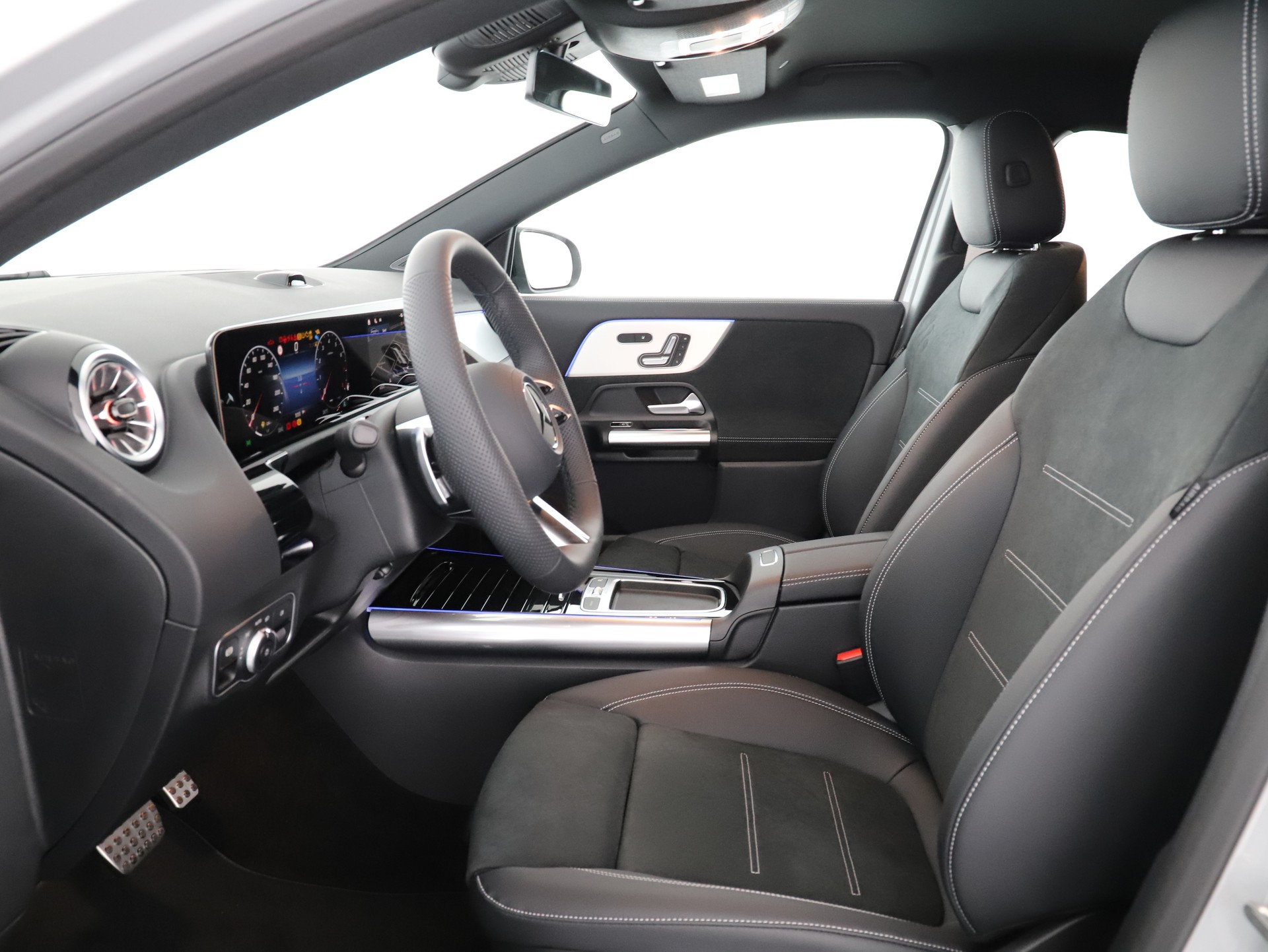 MERCEDES-BENZ GLA 200 Night Star 7G-D-image-9
