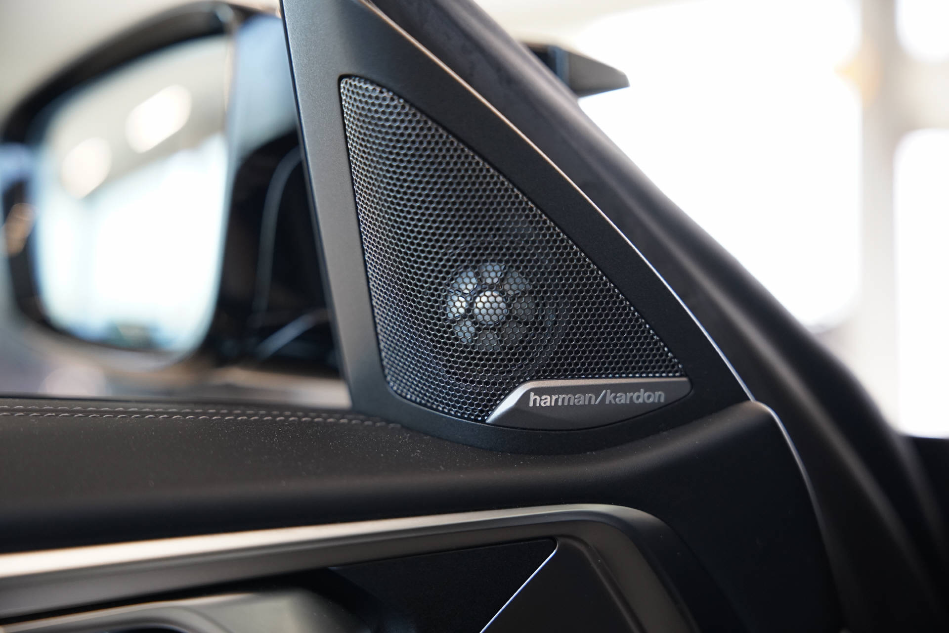 BMW M4 Cabrio Competition M xDrive LCI-image-15