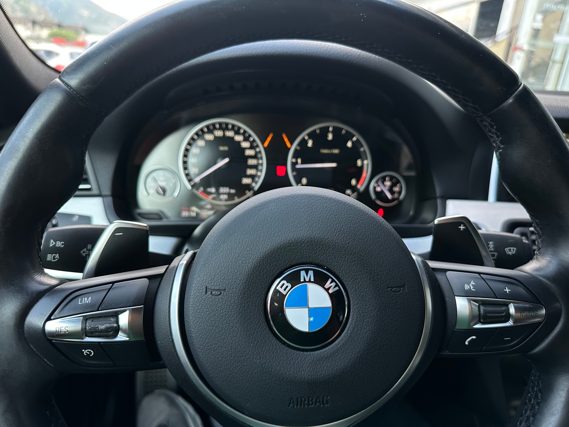 BMW 520d Touring xDrive Luxury Line Steptronic-image-8