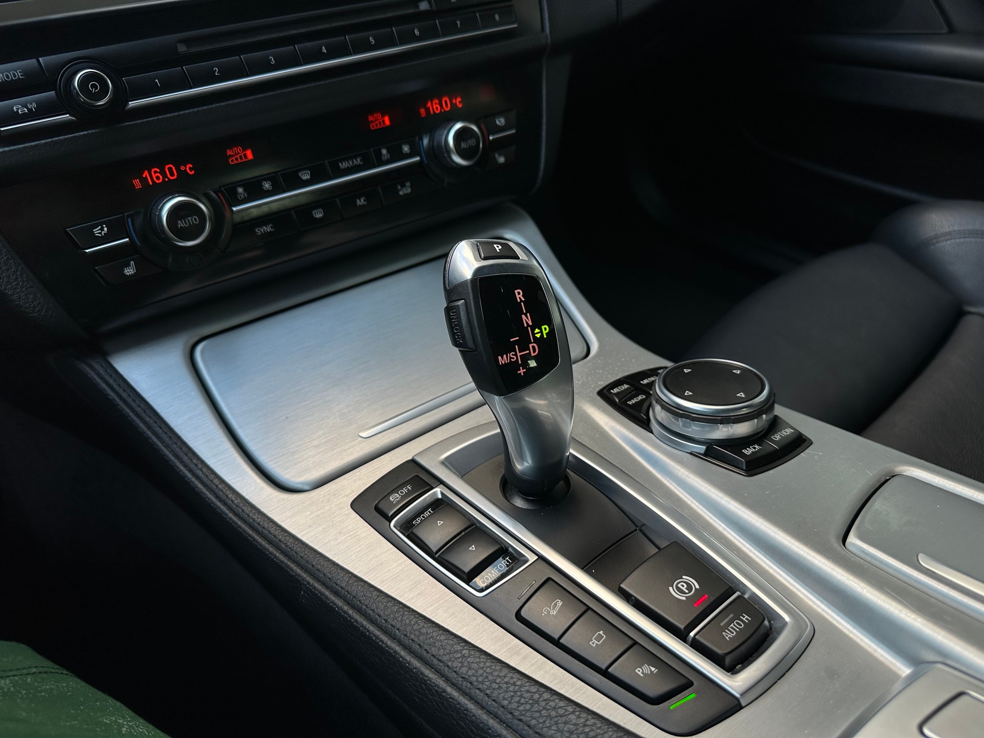 BMW 520d Touring xDrive Luxury Line Steptronic-image-6