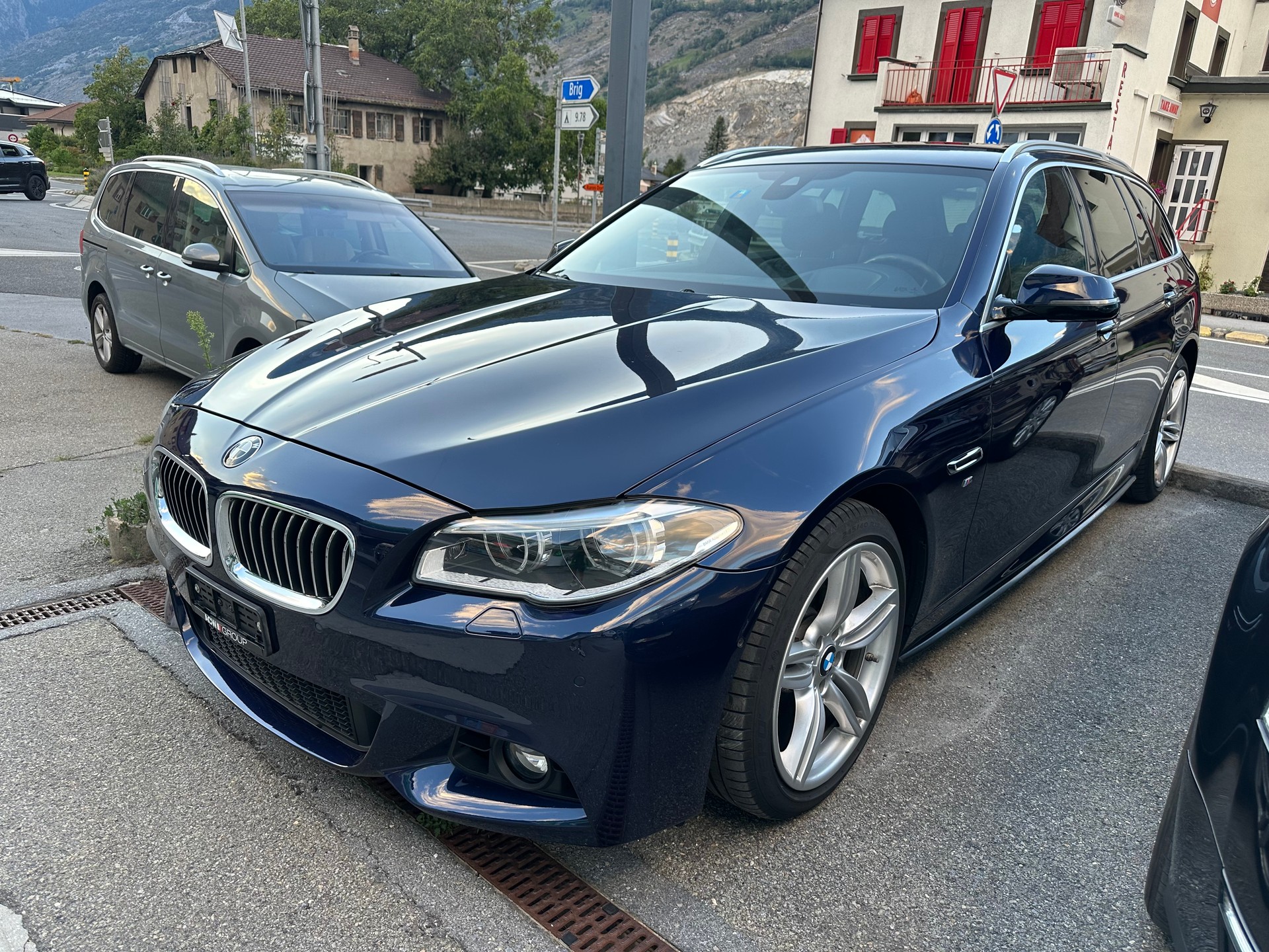 BMW 520d Touring xDrive Luxury Line Steptronic-image-2