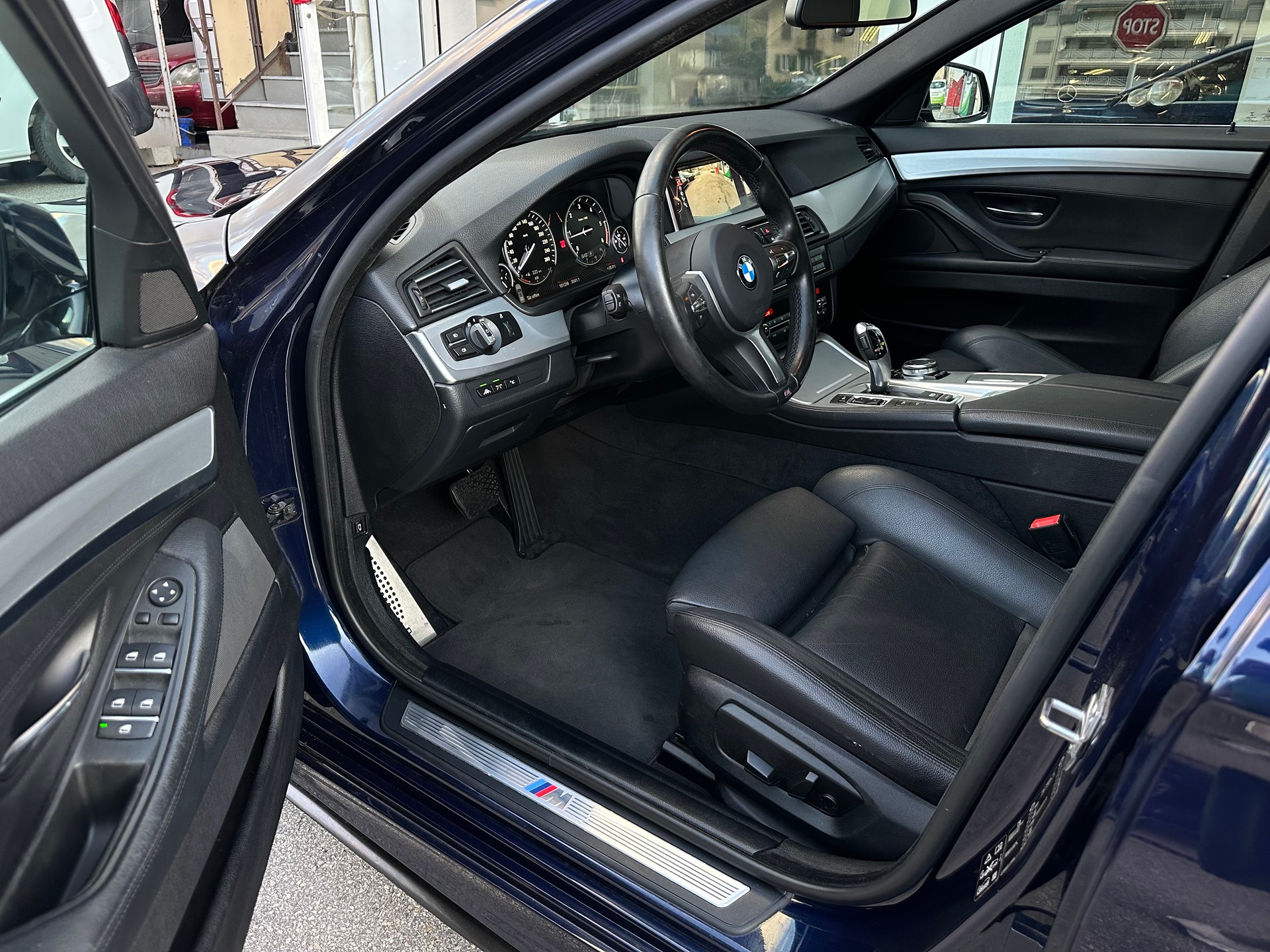 BMW 520d Touring xDrive Luxury Line Steptronic-image-5